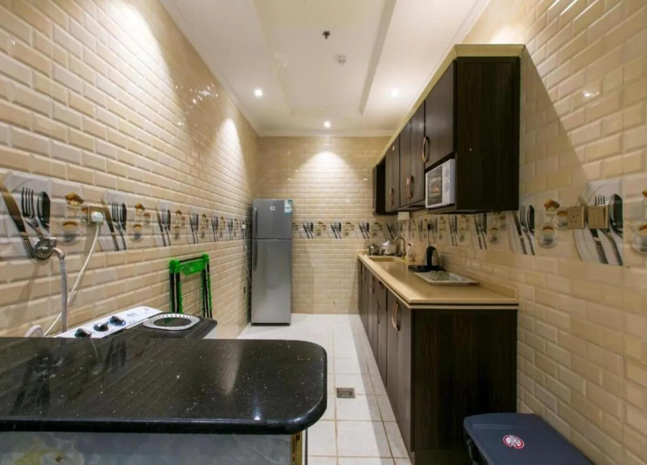 Kitchen or kitchenette in لامبرت للشقق المخدومة