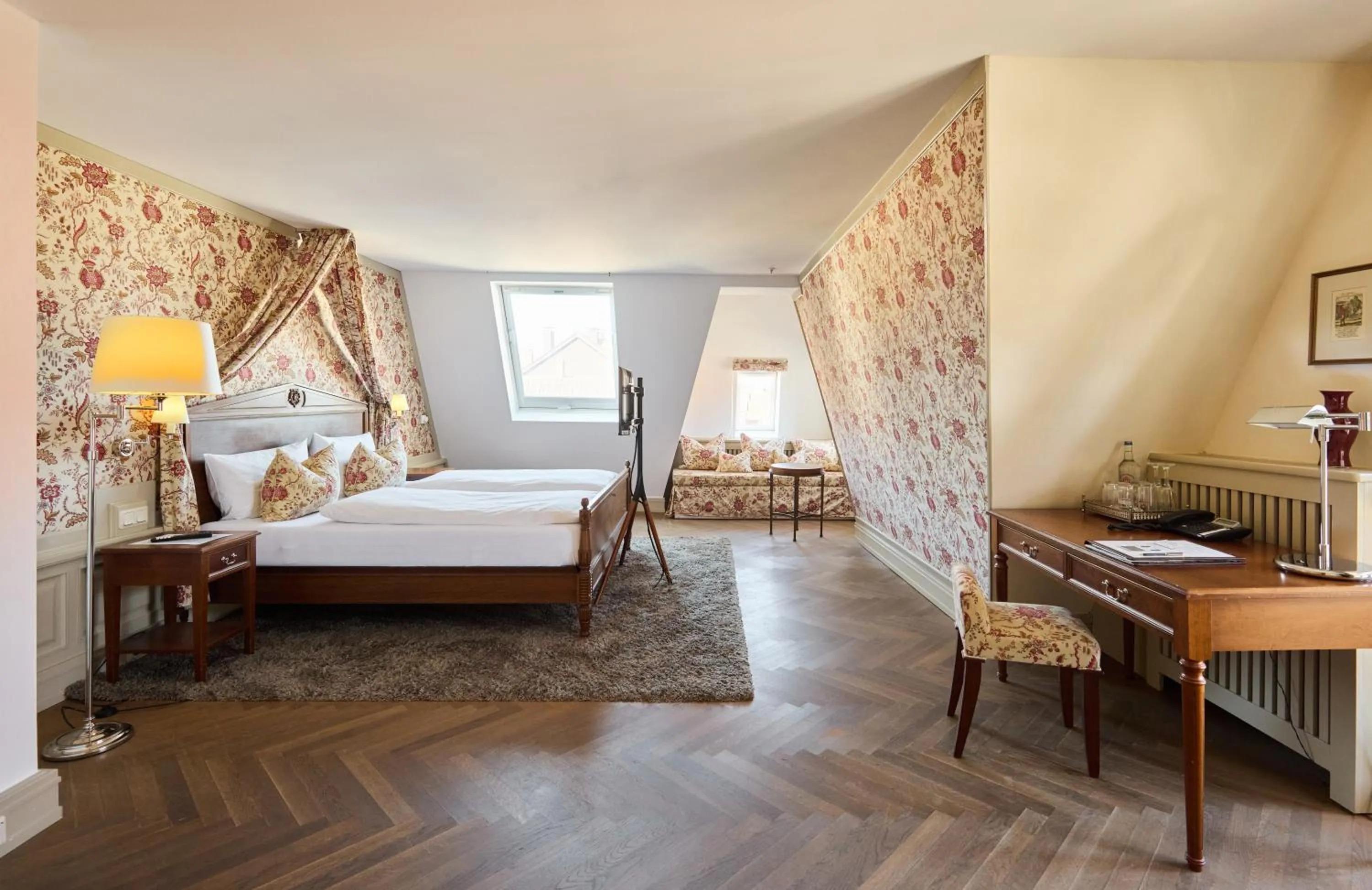Photo of the whole room, Bed in Hotel Detmolder Hof