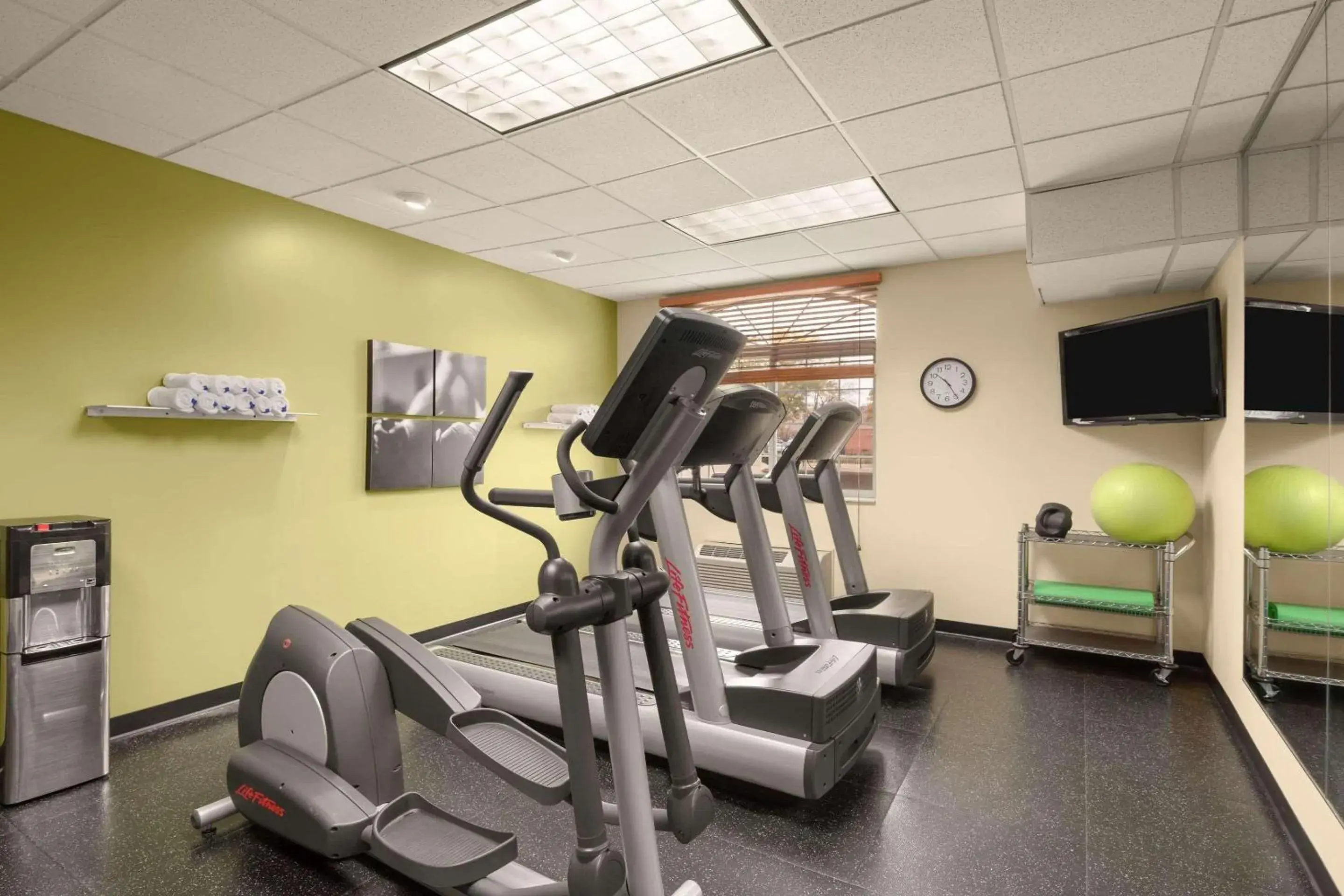 Fitness centre/facilities in Country Inn & Suites by Radisson, Sioux Falls Fitness centre/facilities in Country Inn & Suites by Radisson, Sioux Falls
