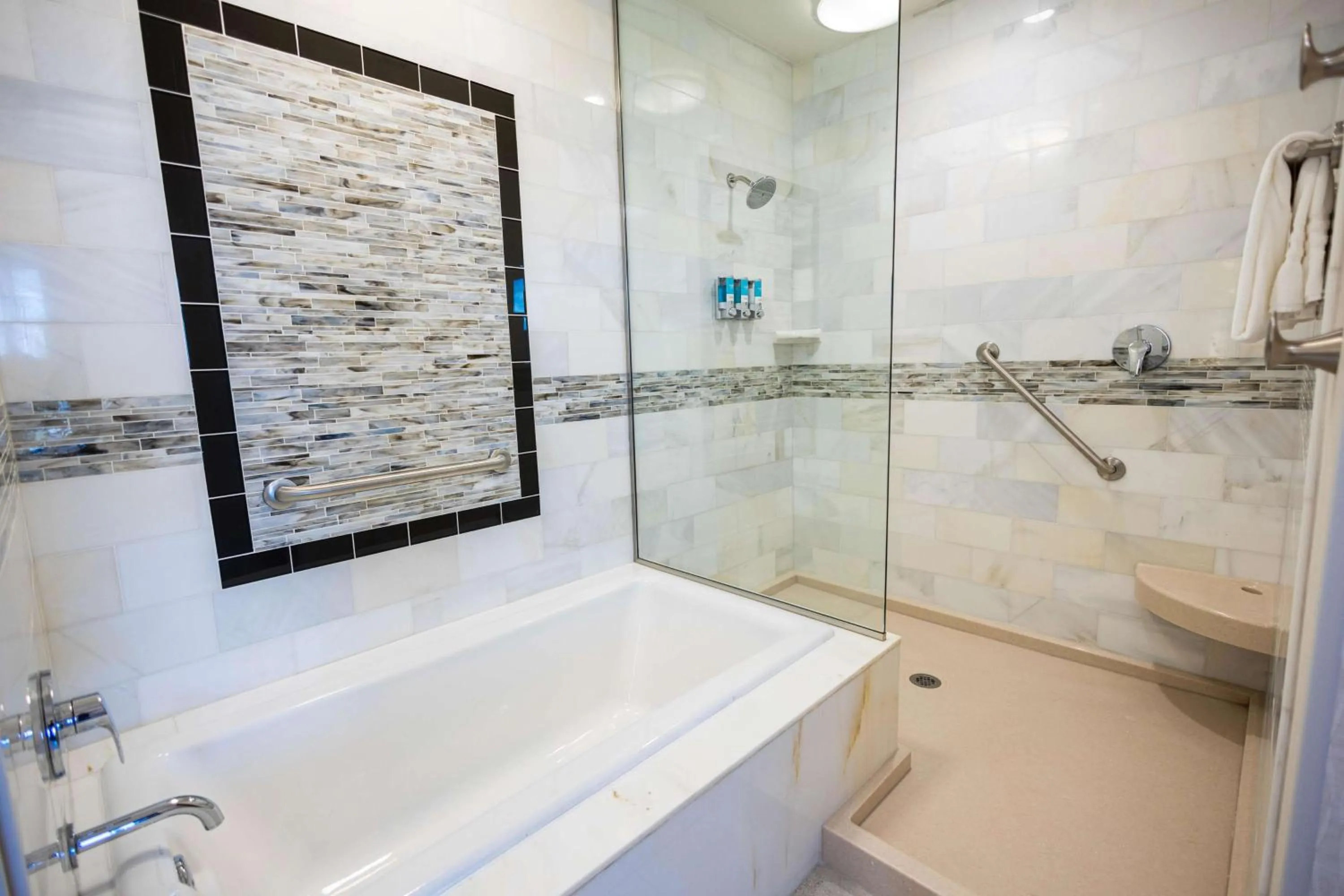 Bathroom in Drury Plaza Hotel Orlando - Disney Springs Area