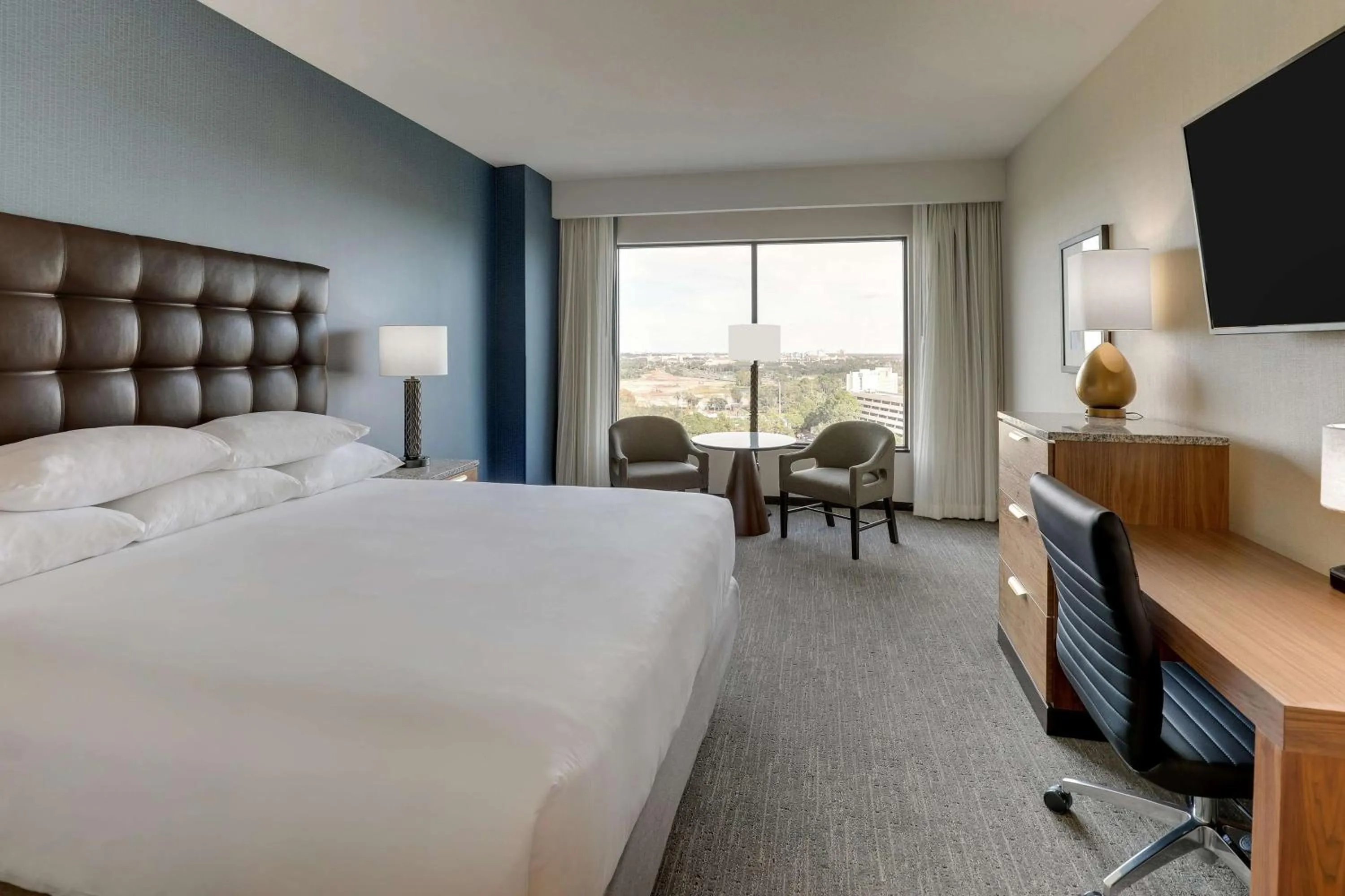 Bedroom, Bed in Drury Plaza Hotel Orlando - Disney Springs Area