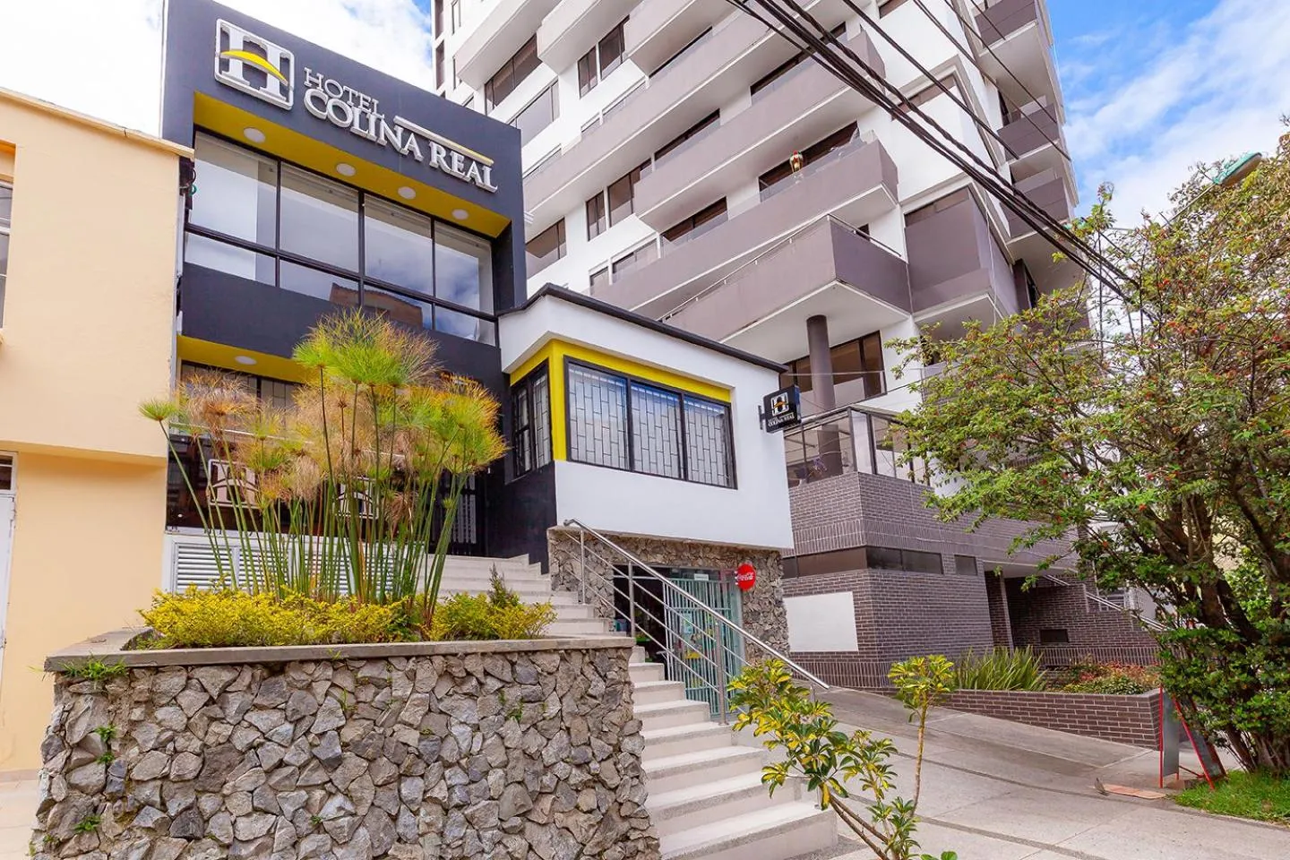 Property building in Ayenda Colina Real