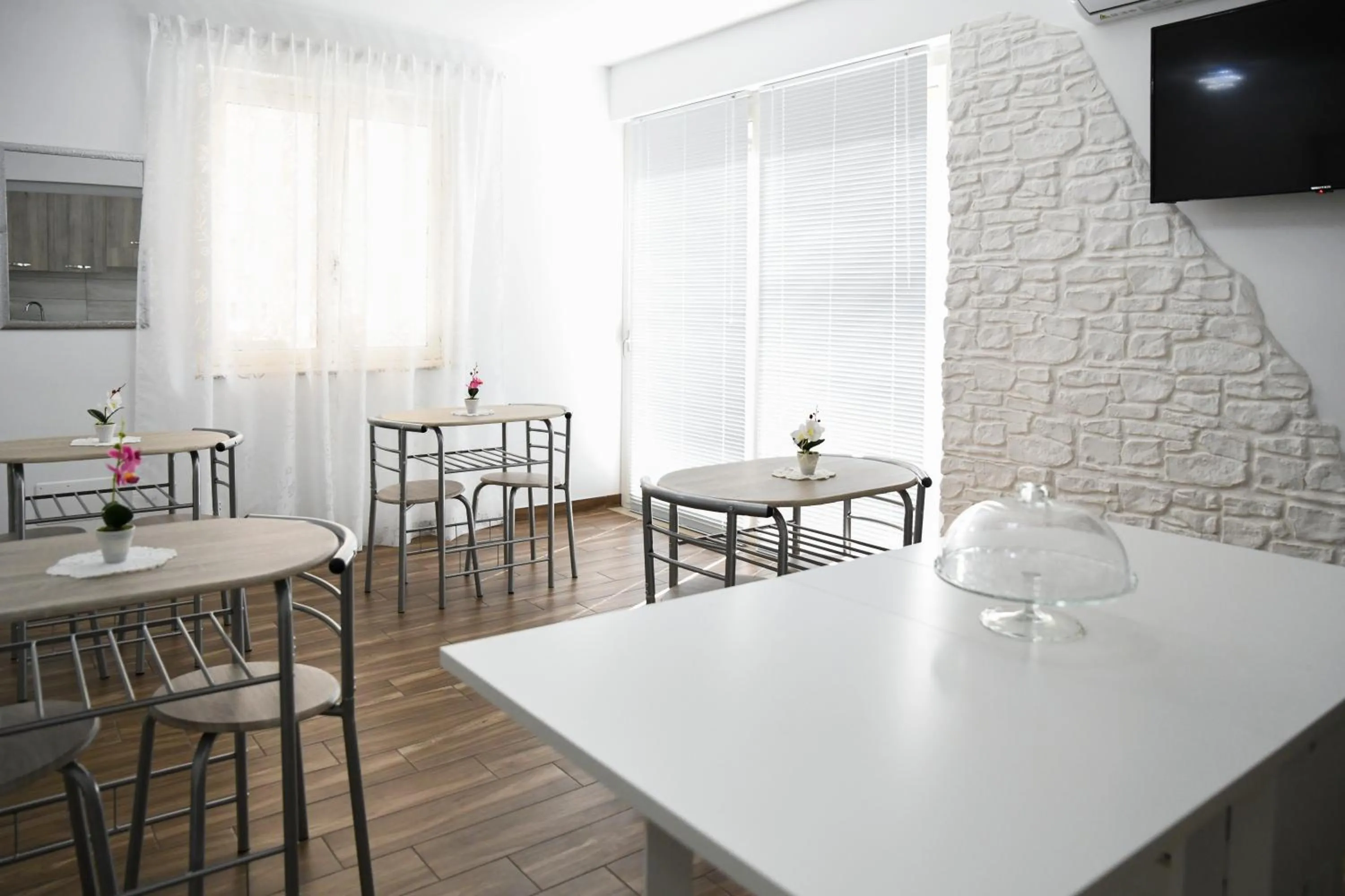 Restaurant/places to eat in ATHENA