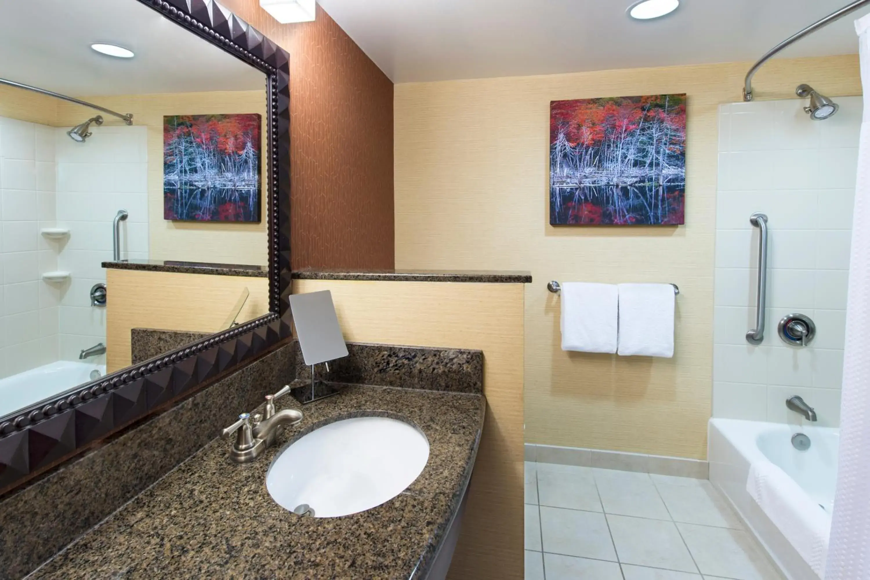 Queen Room with Two Queen Beds in Courtyard Marriott Lake Placid Queen Room with Two Queen Beds in Courtyard Marriott Lake Placid