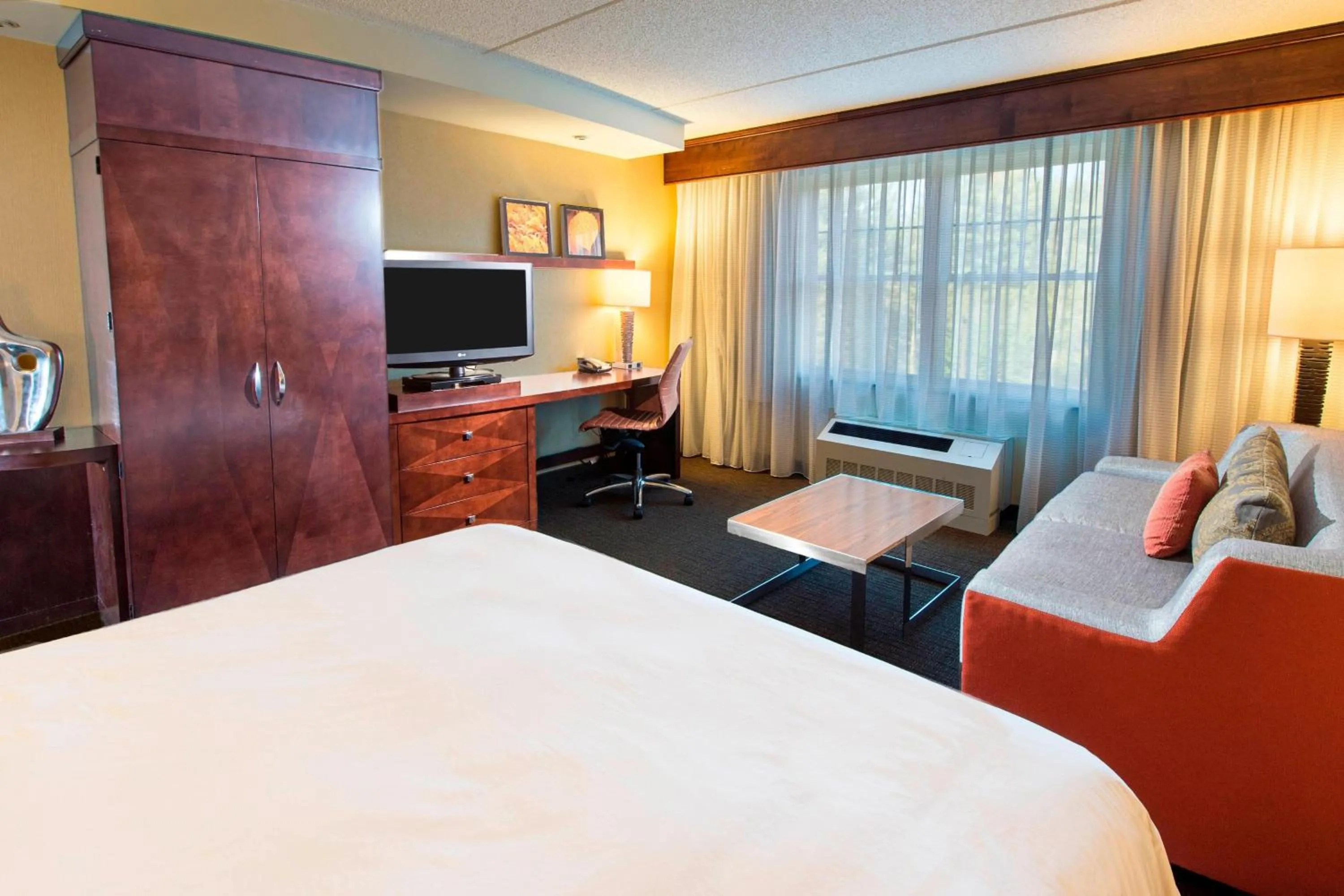 Photo of the whole room, Bed in Courtyard Marriott Lake Placid