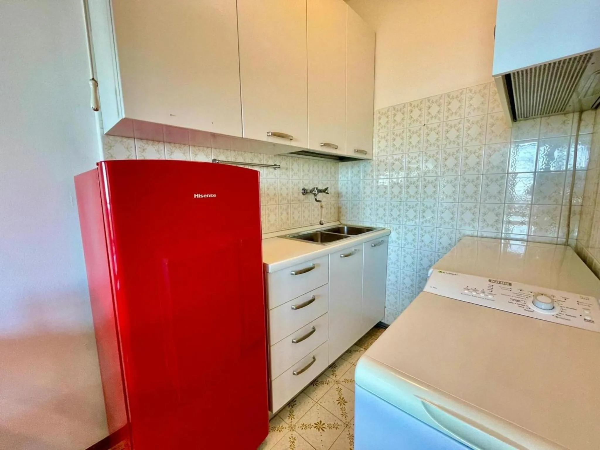 washing machine in Sea view apartment with shared pool