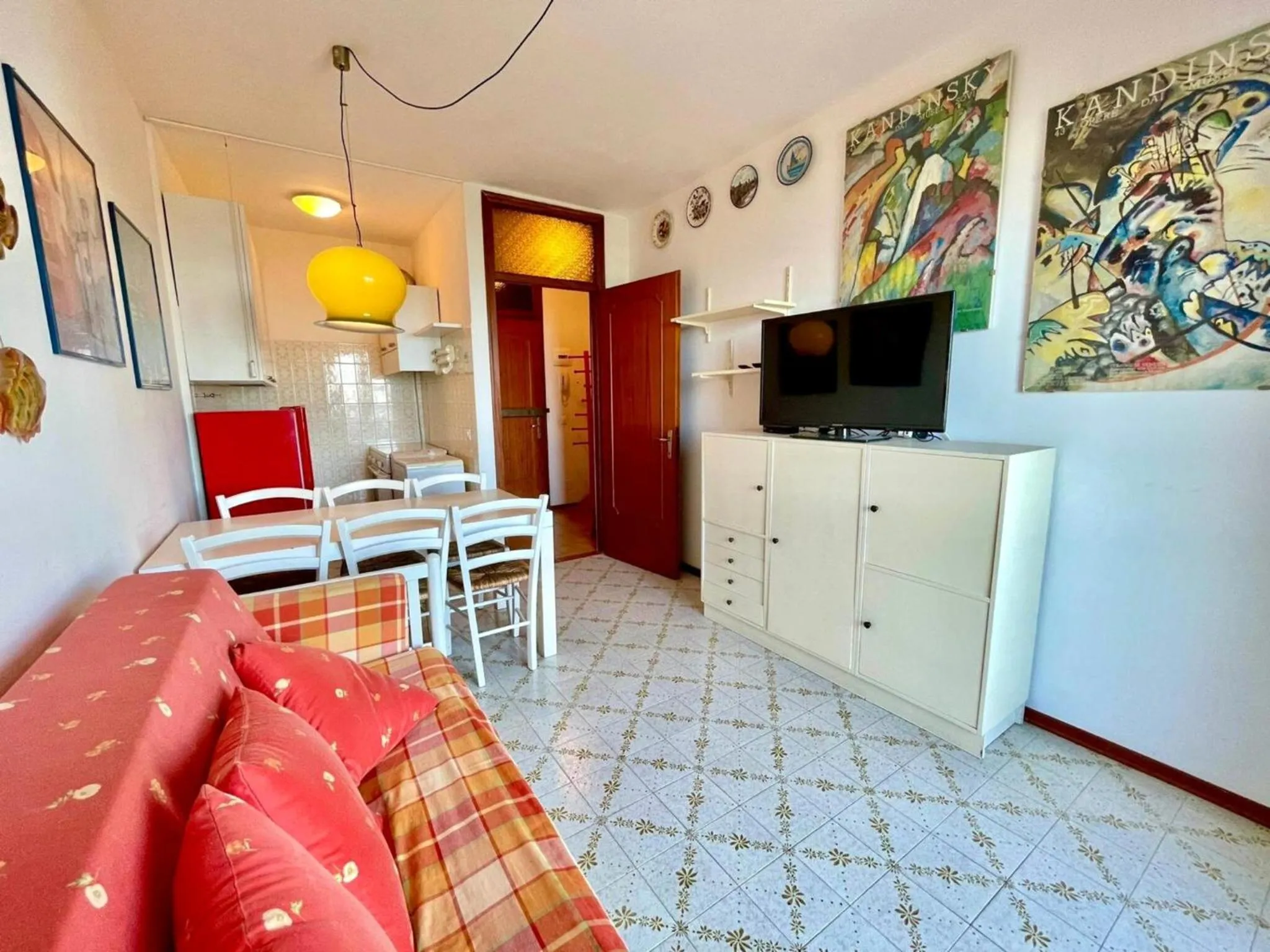 Communal lounge/ TV room in Sea view apartment with shared pool