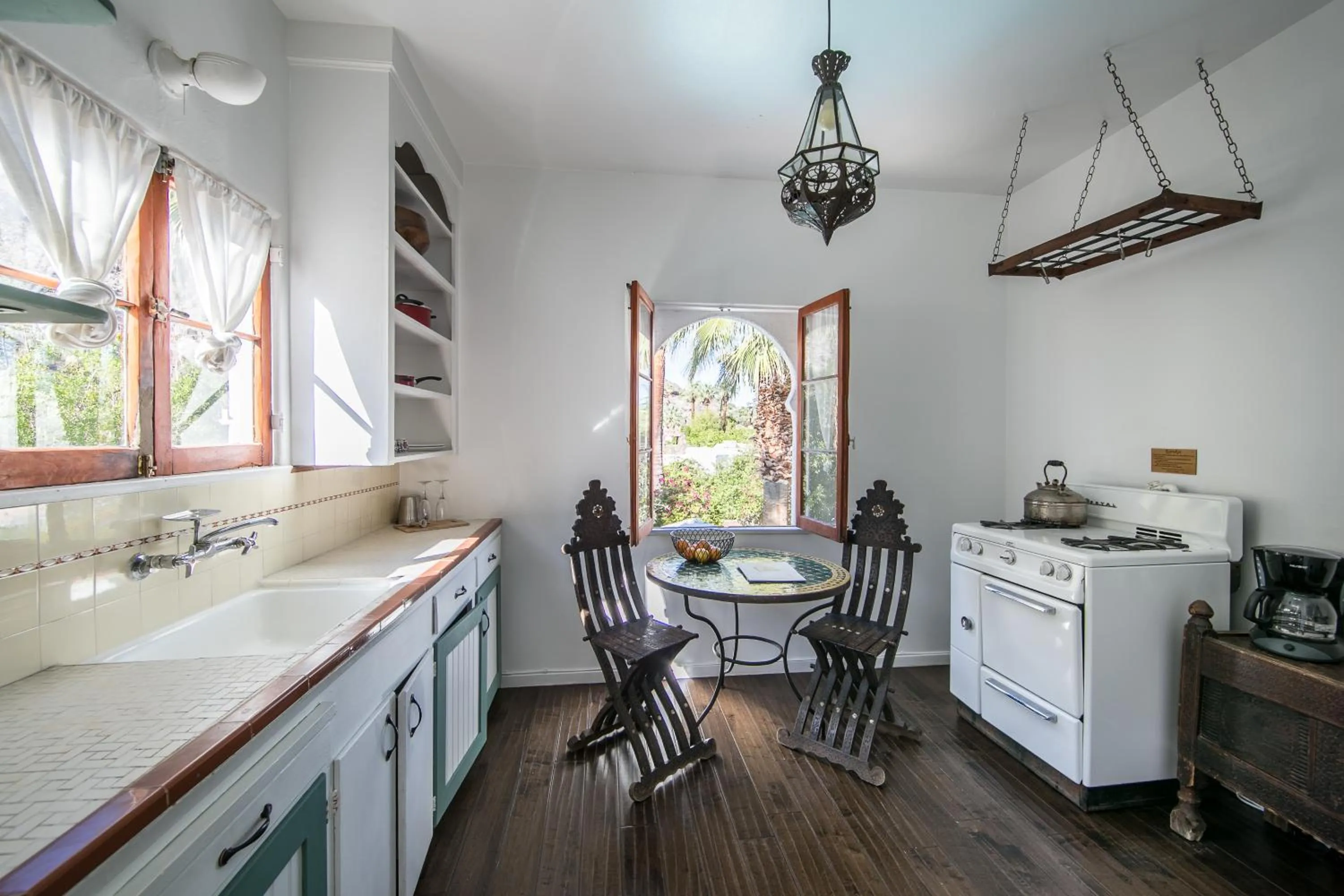 Kitchen or kitchenette in Korakia Pensione