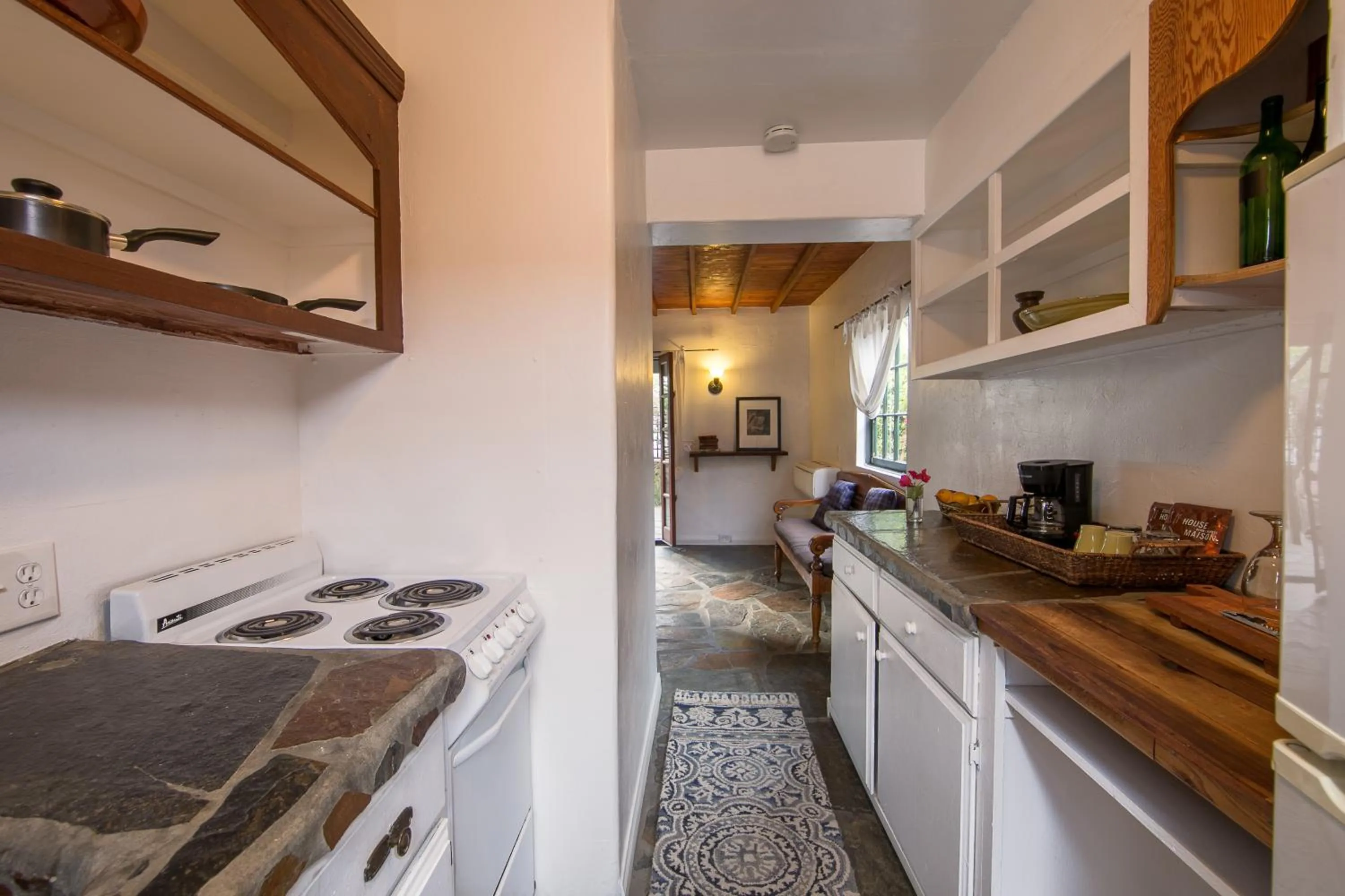 Kitchen or kitchenette in Korakia Pensione