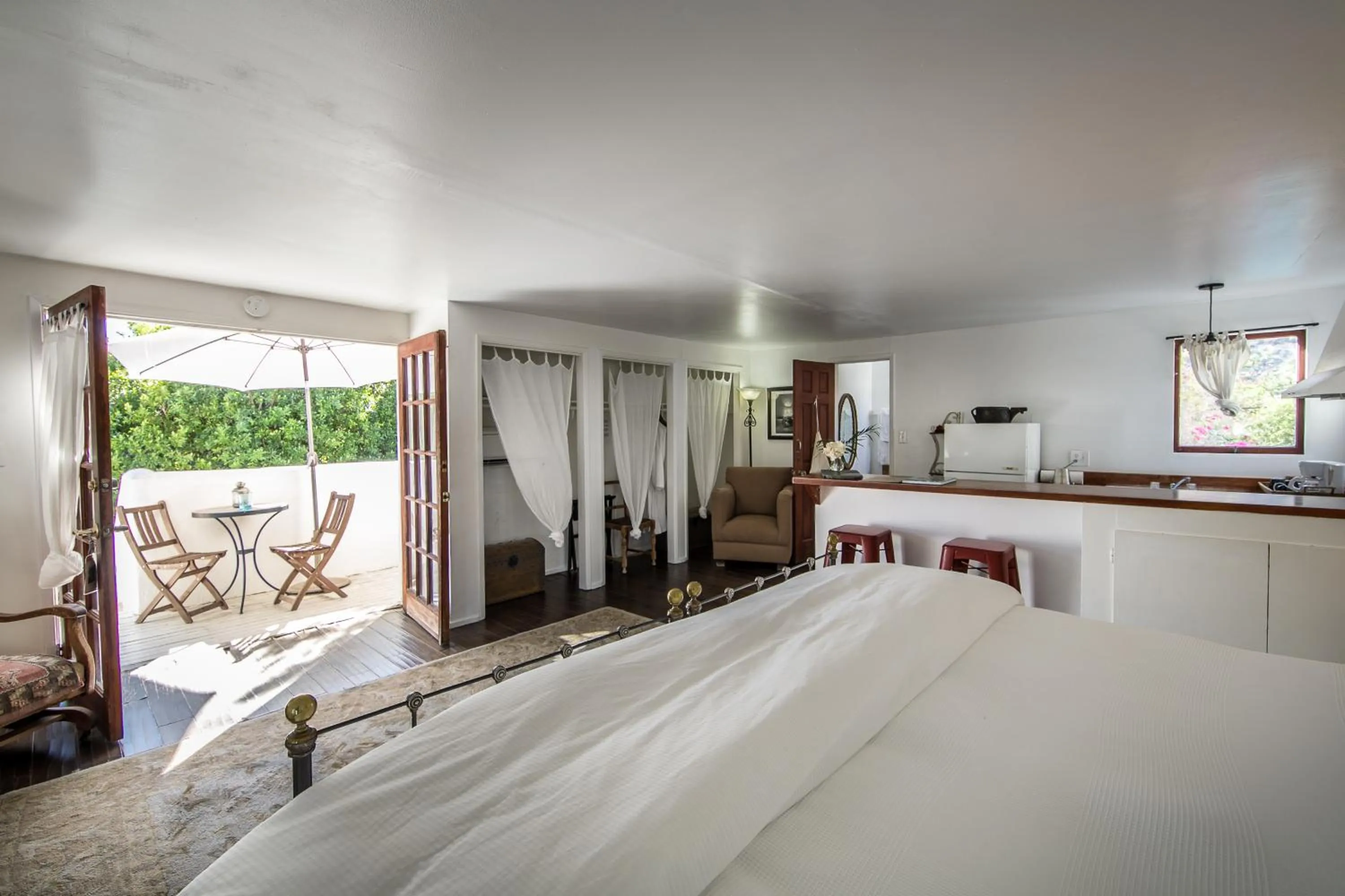 Photo of the whole room, Bed in Korakia Pensione