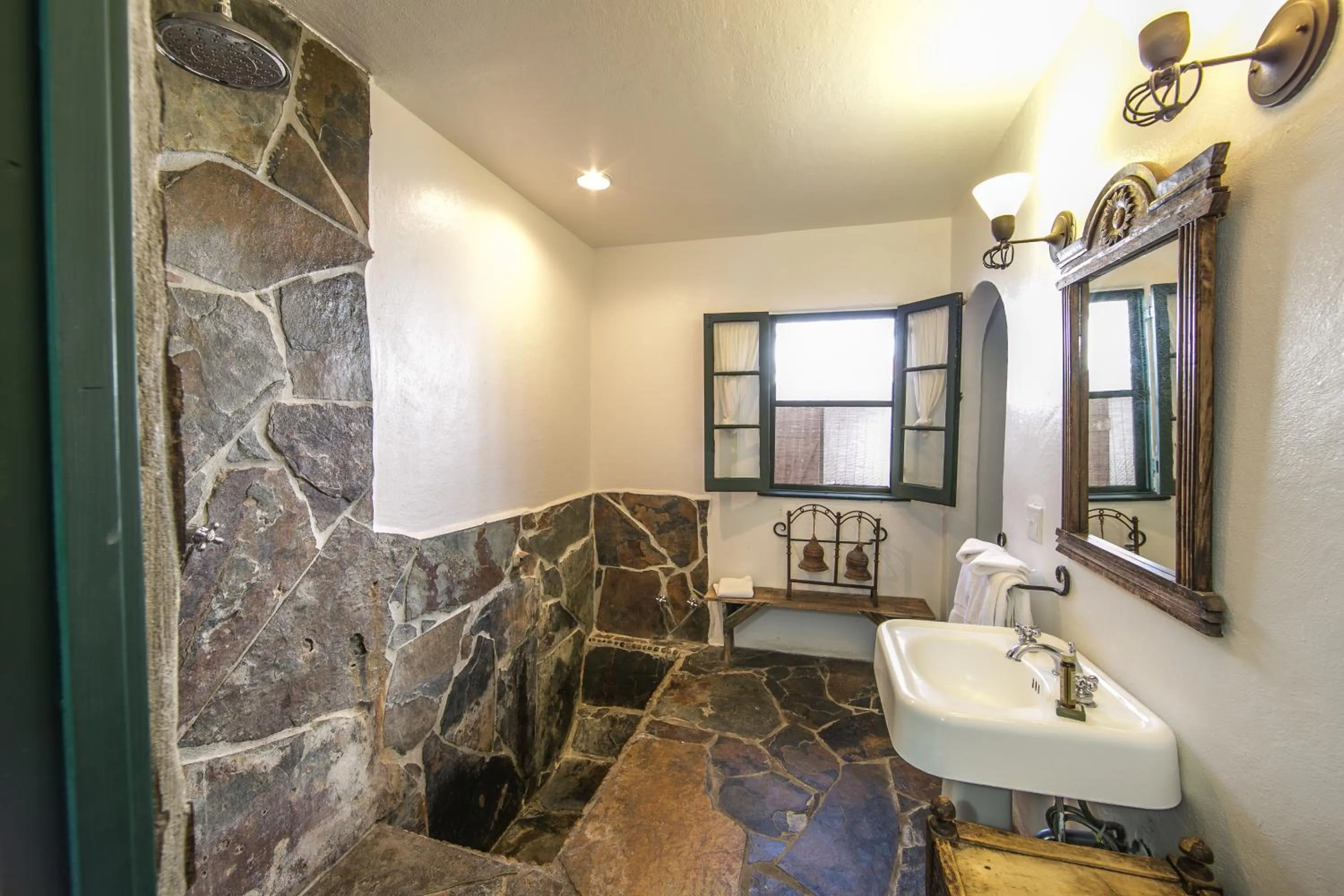 Toilet in Korakia Pensione