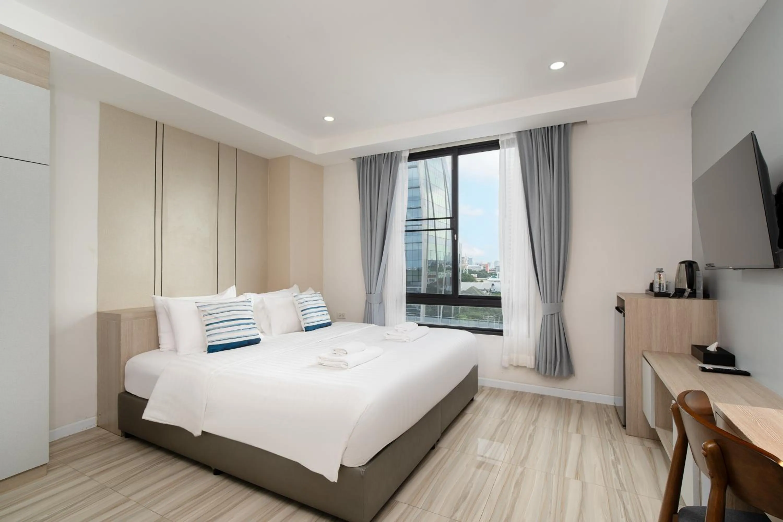 Bed in The Riski Hotel at Bangphlat Station SHA