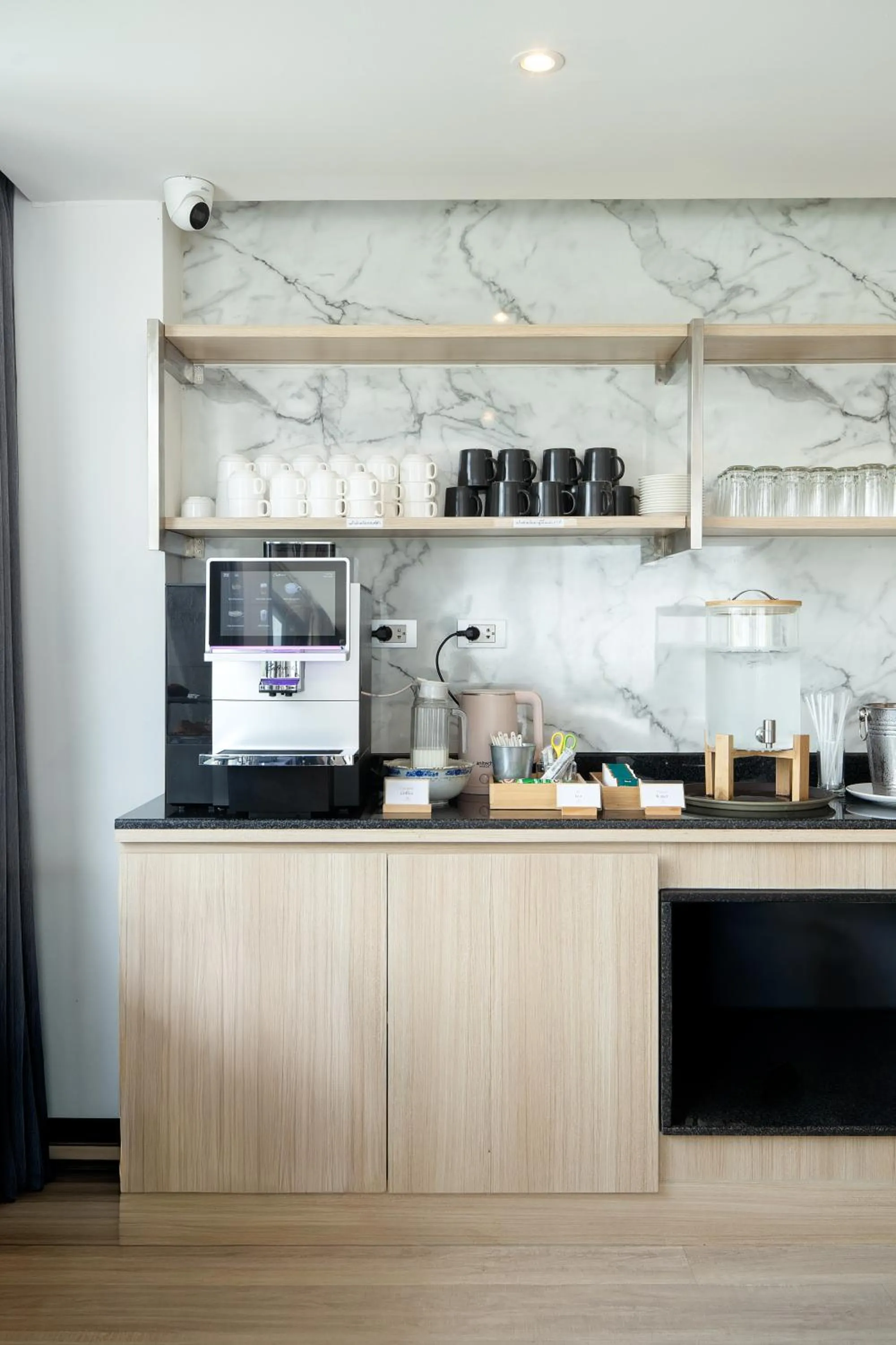 Coffee/tea facilities in The Riski Hotel at Bangphlat Station SHA