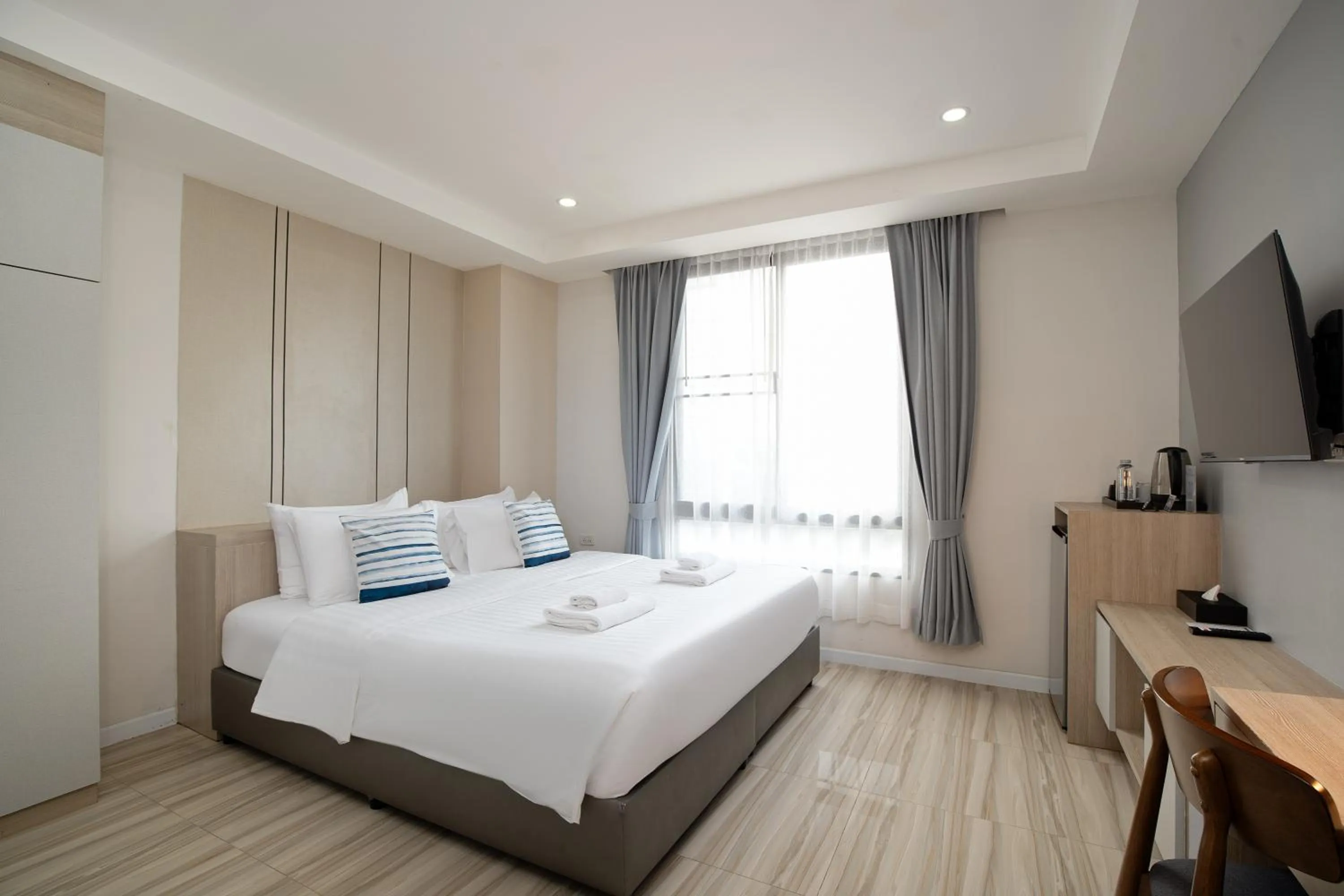 Bed in The Riski Hotel at Bangphlat Station SHA