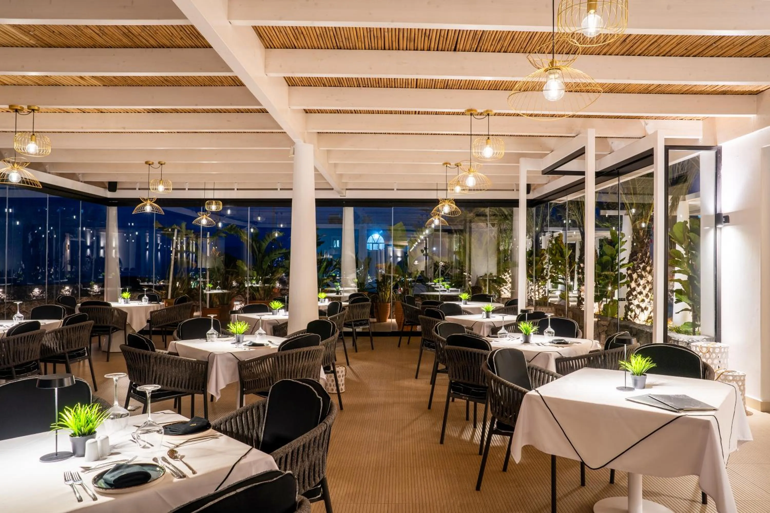 Restaurant/places to eat in Cresanto Luxury Suites