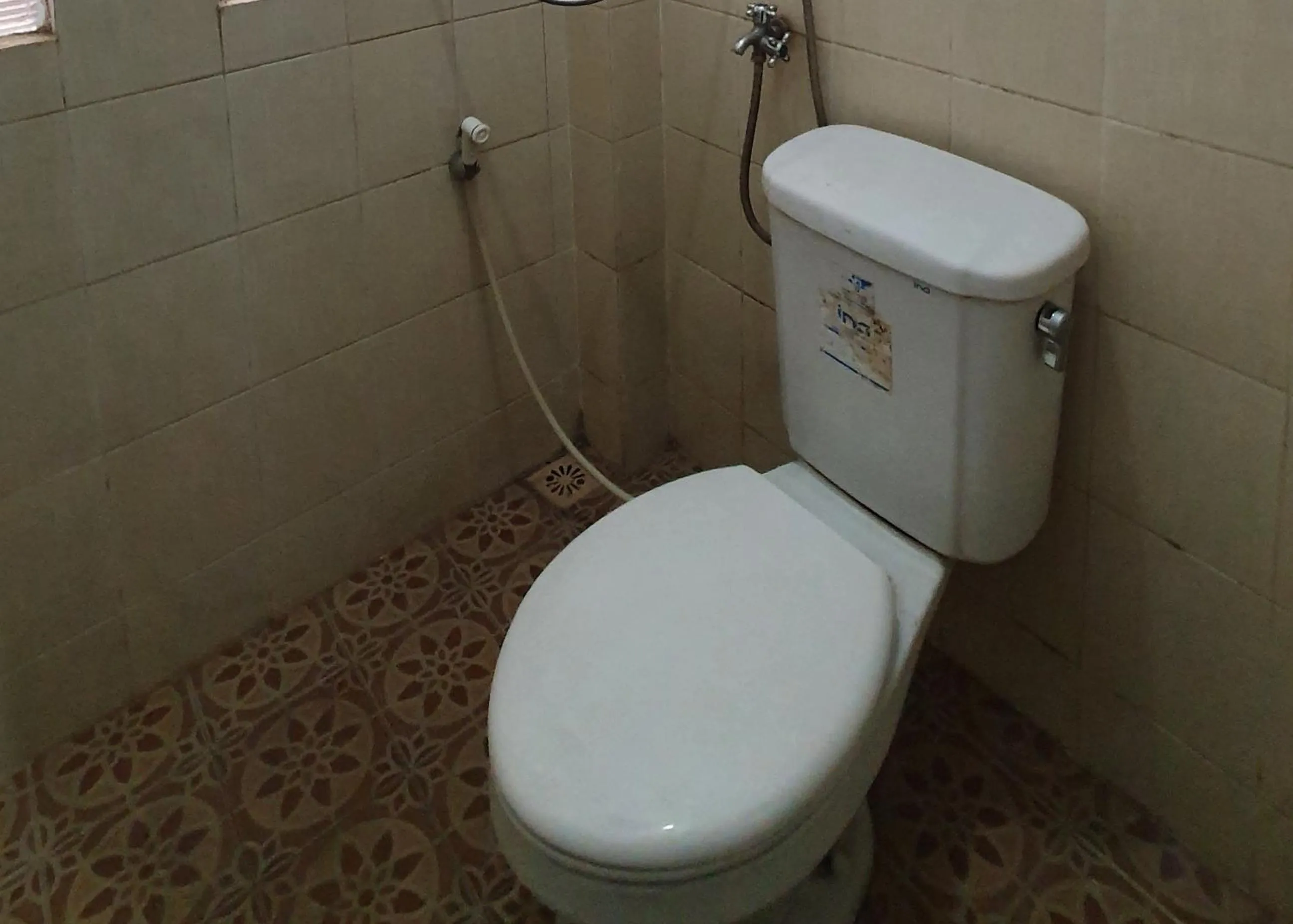 Bathroom in Anind Guest House near Museum Angkut Batu RedPartner