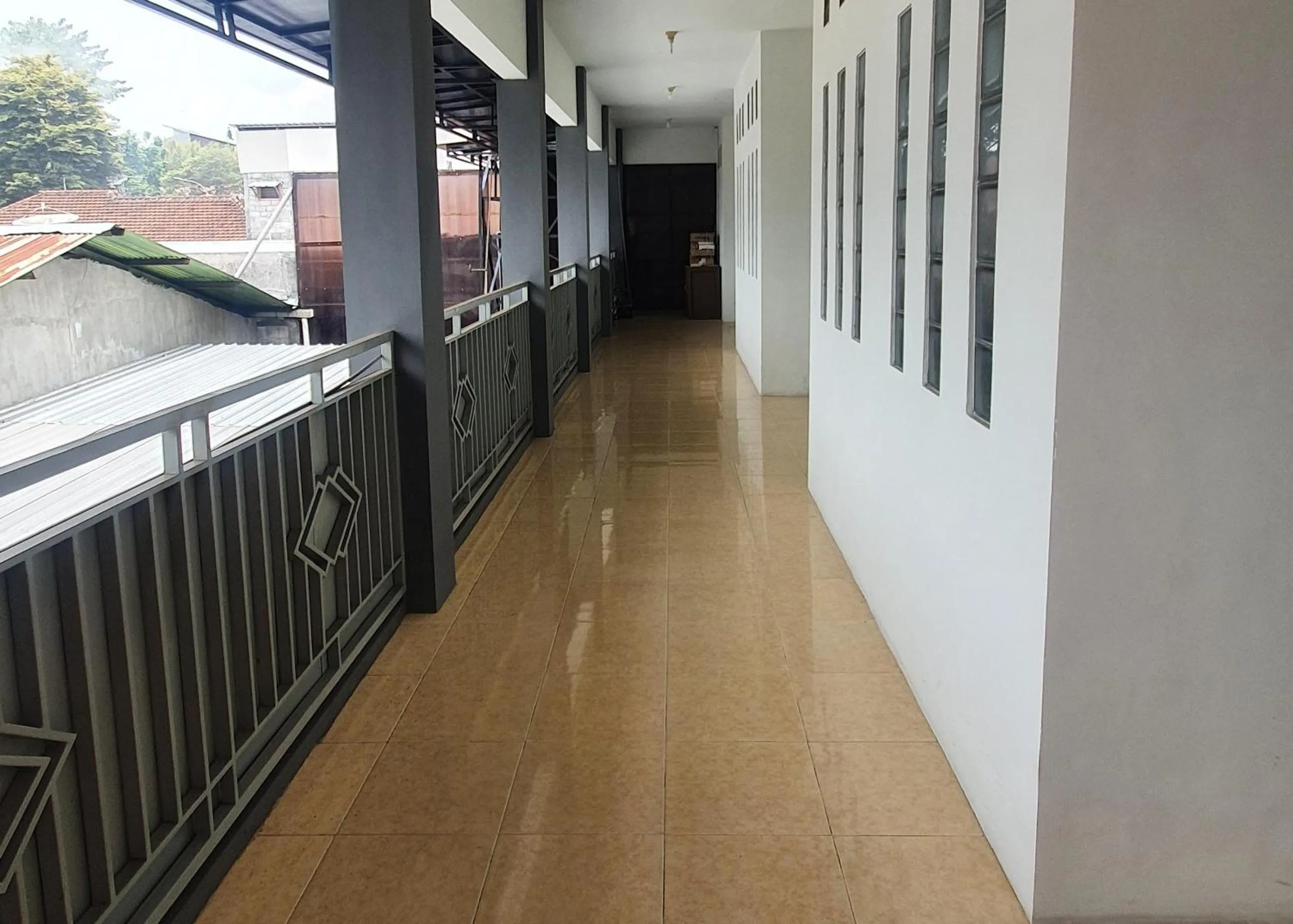 Balcony/Terrace in Anind Guest House near Museum Angkut Batu RedPartner