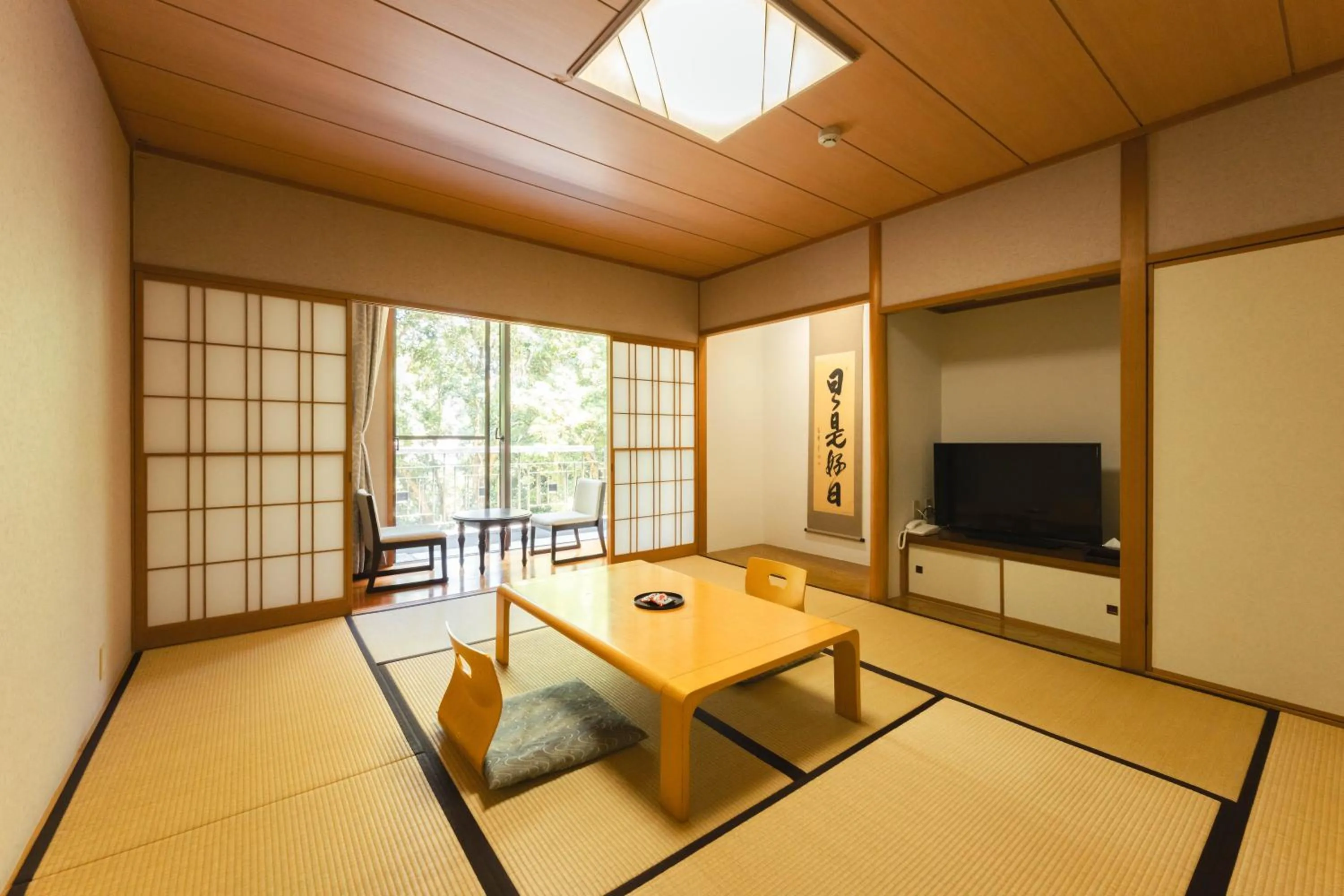 Photo of the whole room in 伊豆高原温泉ホテル 森の泉