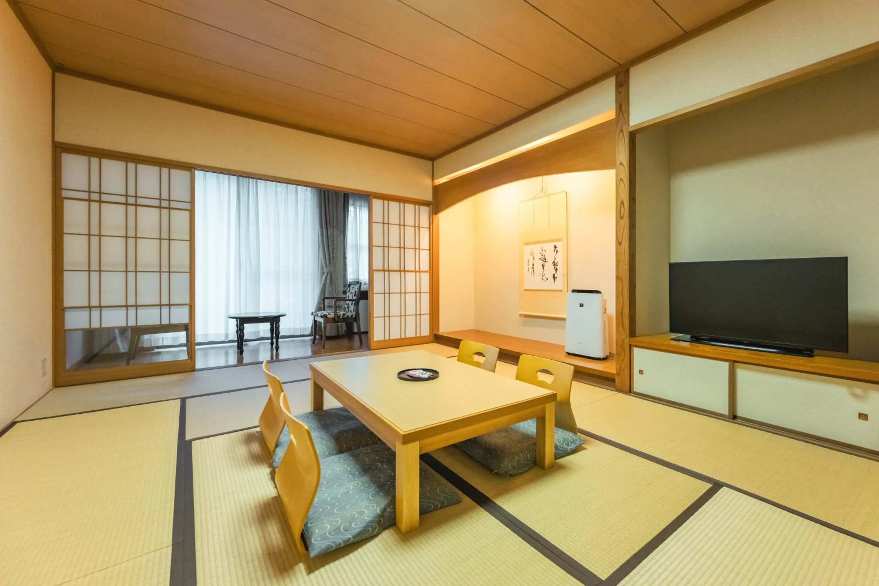 Photo of the whole room in 伊豆高原温泉ホテル 森の泉