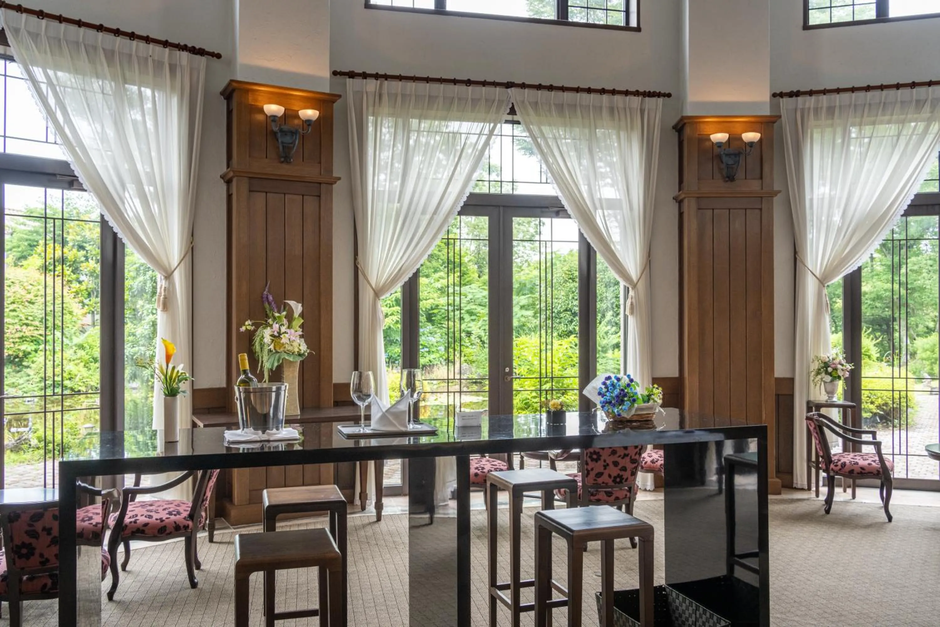 Communal lounge/ TV room in 伊豆高原温泉ホテル 森の泉