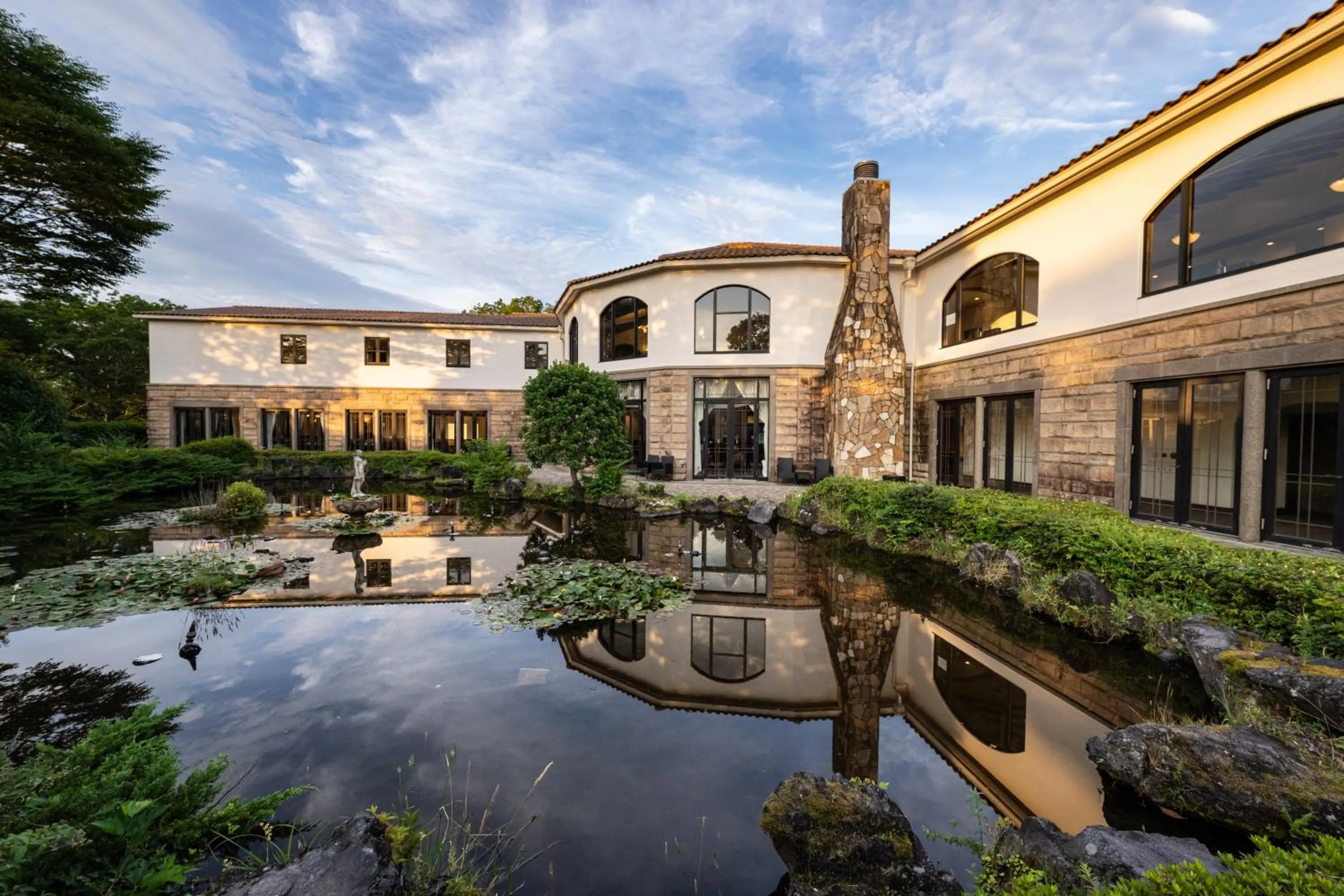 Property building in 伊豆高原温泉ホテル 森の泉