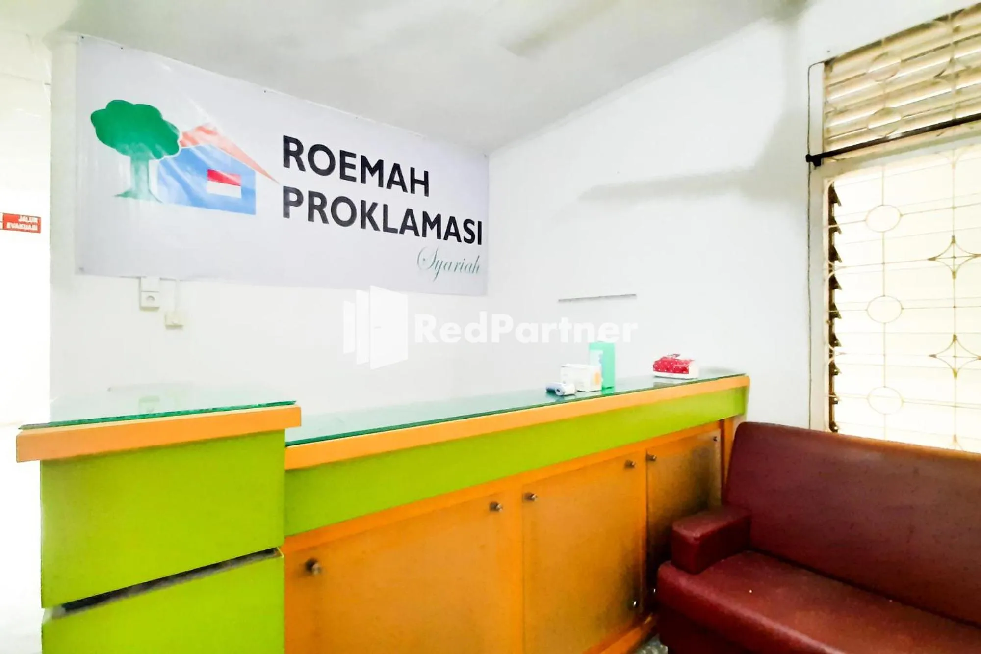 Lobby or reception in Roemah Proklamasi Syariah Mitra RedDoorz
