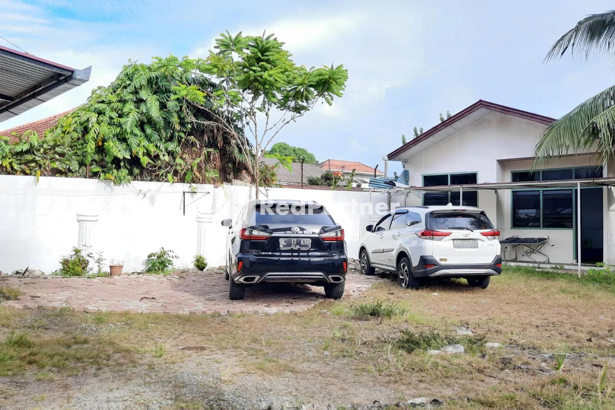 Parking in Roemah Proklamasi Syariah Mitra RedDoorz