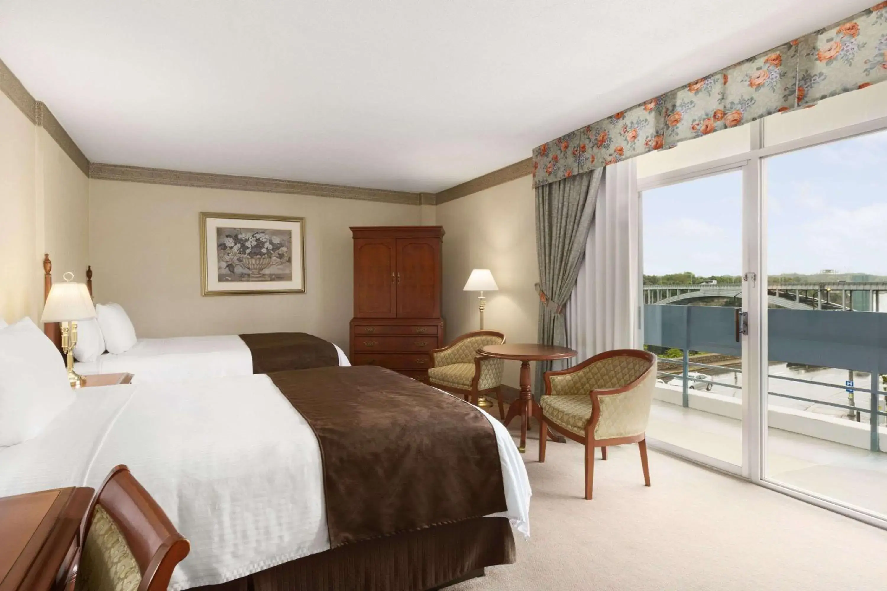 Photo of the whole room, Bed in Travelodge by Wyndham Niagara Falls Fallsview Photo of the whole room, Bed in Travelodge by Wyndham Niagara Falls Fallsview