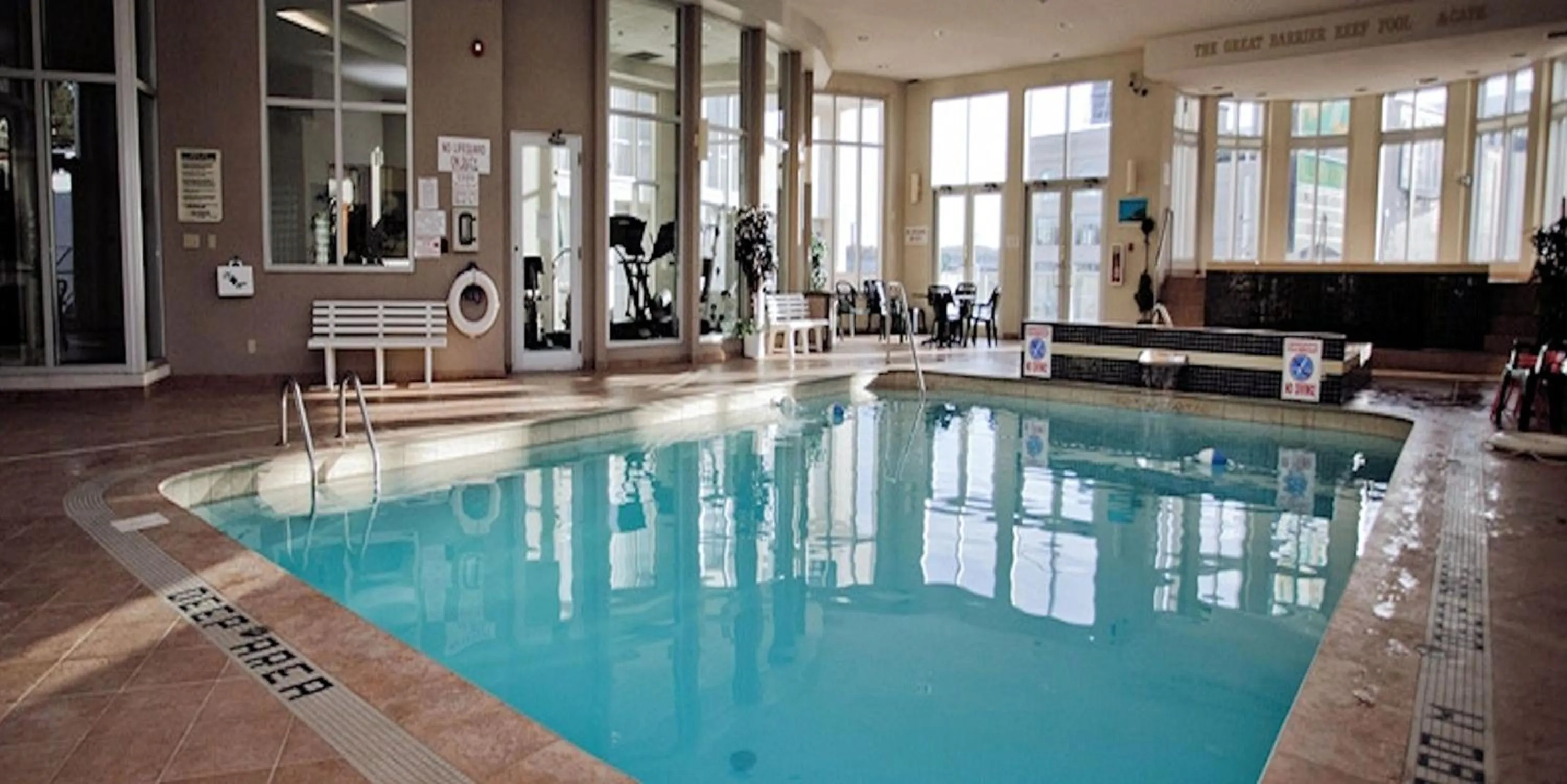 Swimming pool in Travelodge by Wyndham Niagara Falls Fallsview