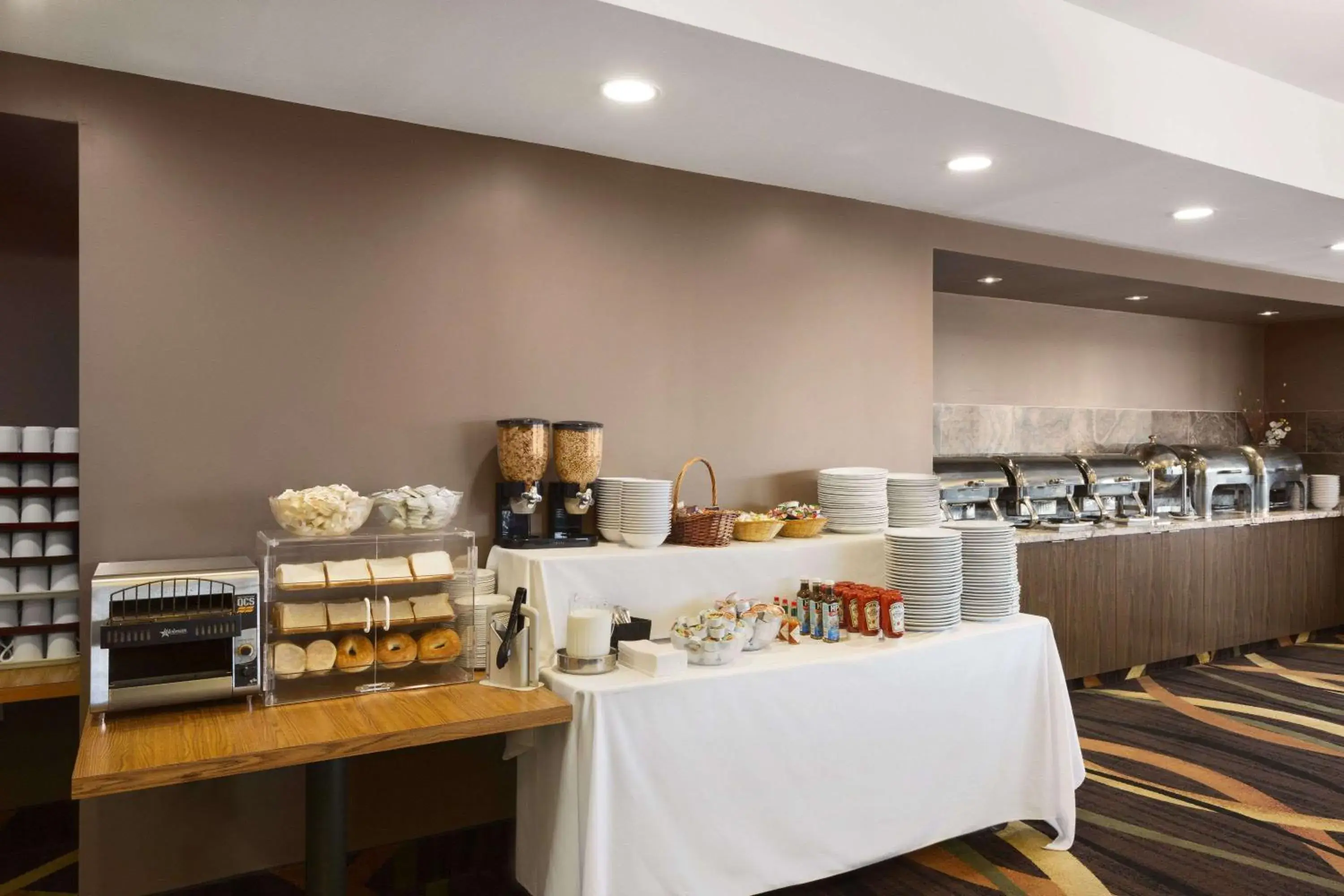 Restaurant/places to eat in Travelodge by Wyndham Niagara Falls Fallsview Restaurant/places to eat in Travelodge by Wyndham Niagara Falls Fallsview