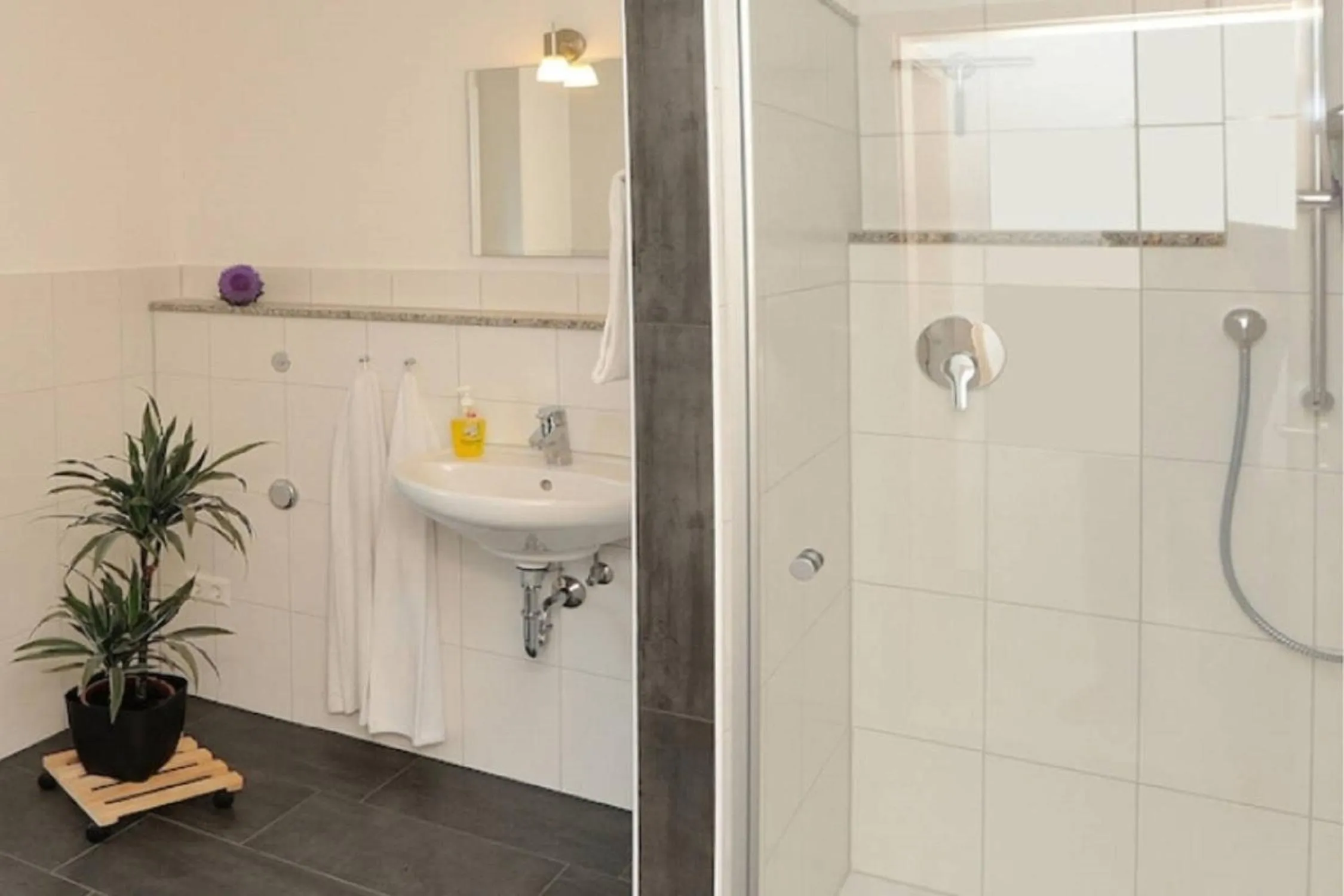 Bathroom in Ferienhof Bitschnau