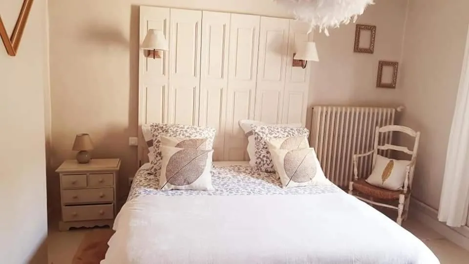 Bedroom, Bed in Le 4 Feuilles en.Camargue