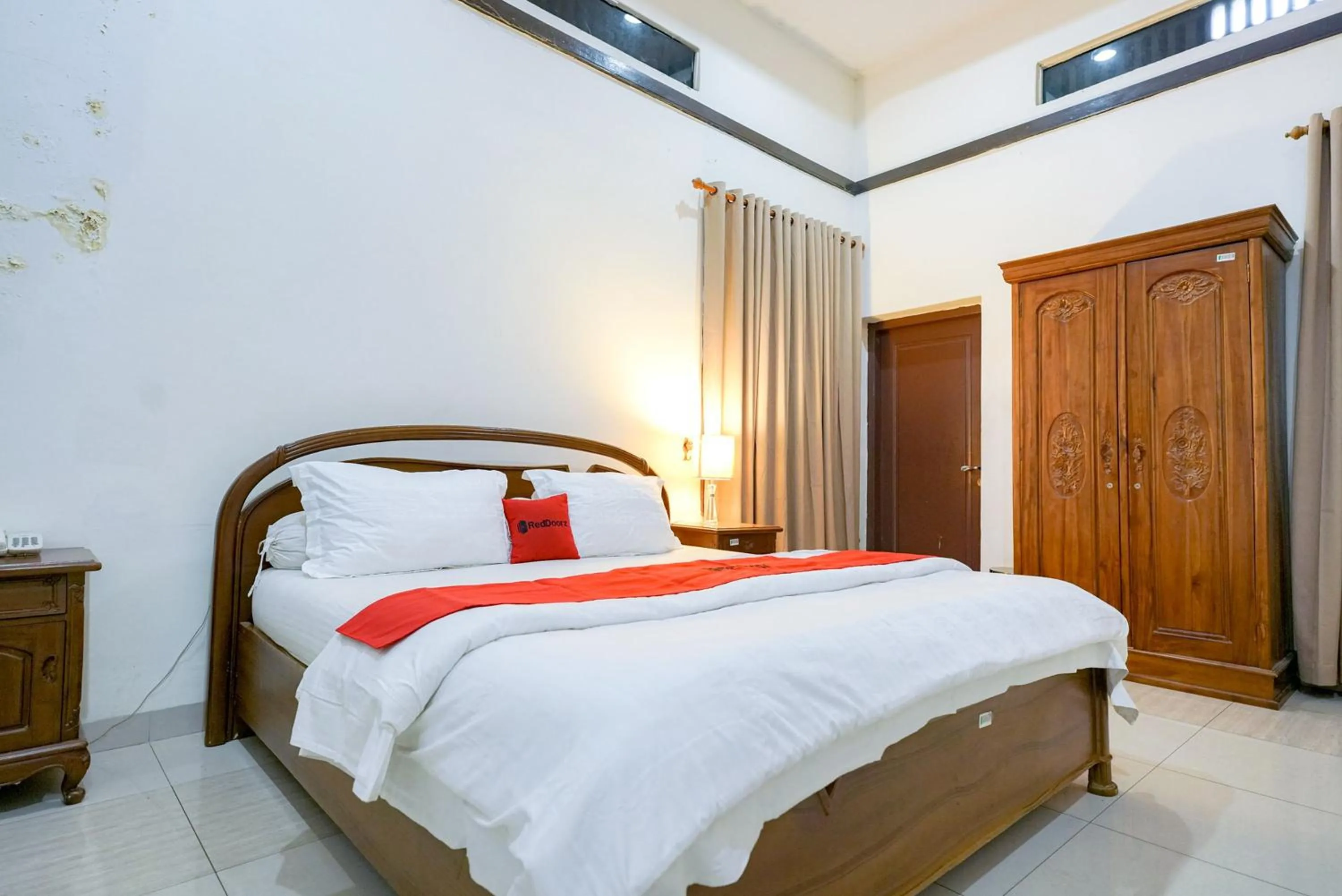 Bedroom, Bed in RedDoorz @ Avros Guest House Medan