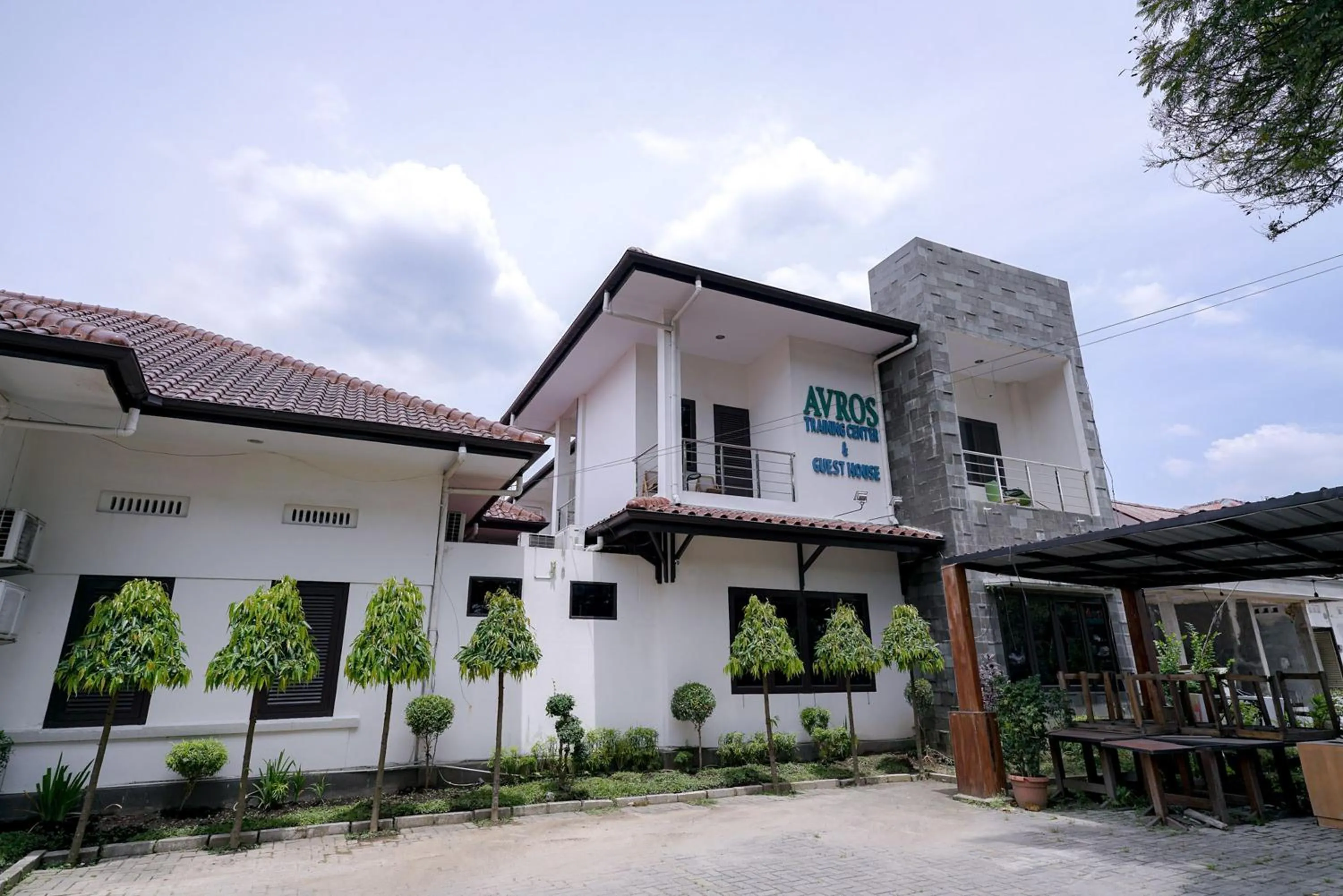 Property building in RedDoorz @ Avros Guest House Medan