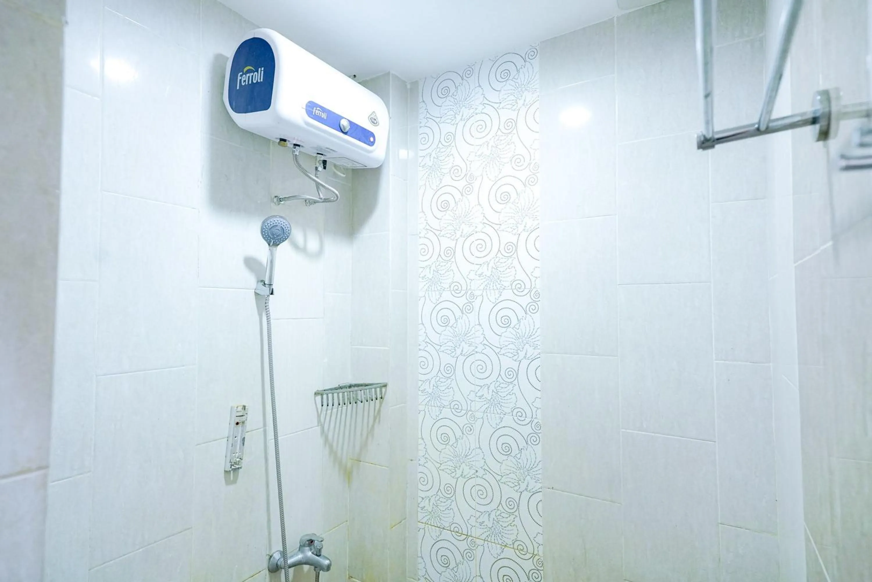 Bathroom in RedDoorz @ Avros Guest House Medan