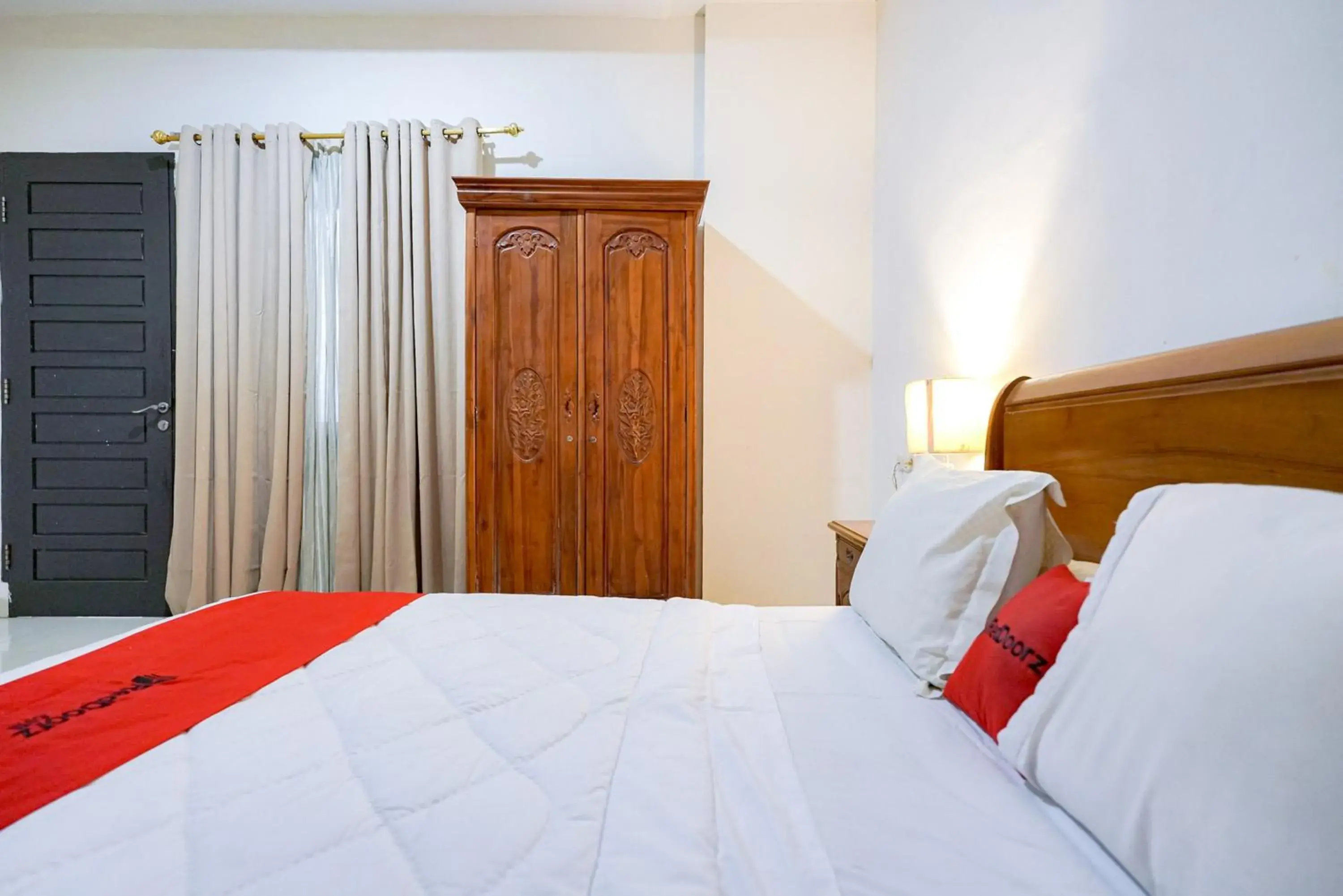 Bedroom, Bed in RedDoorz @ Avros Guest House Medan Bedroom, Bed in RedDoorz @ Avros Guest House Medan