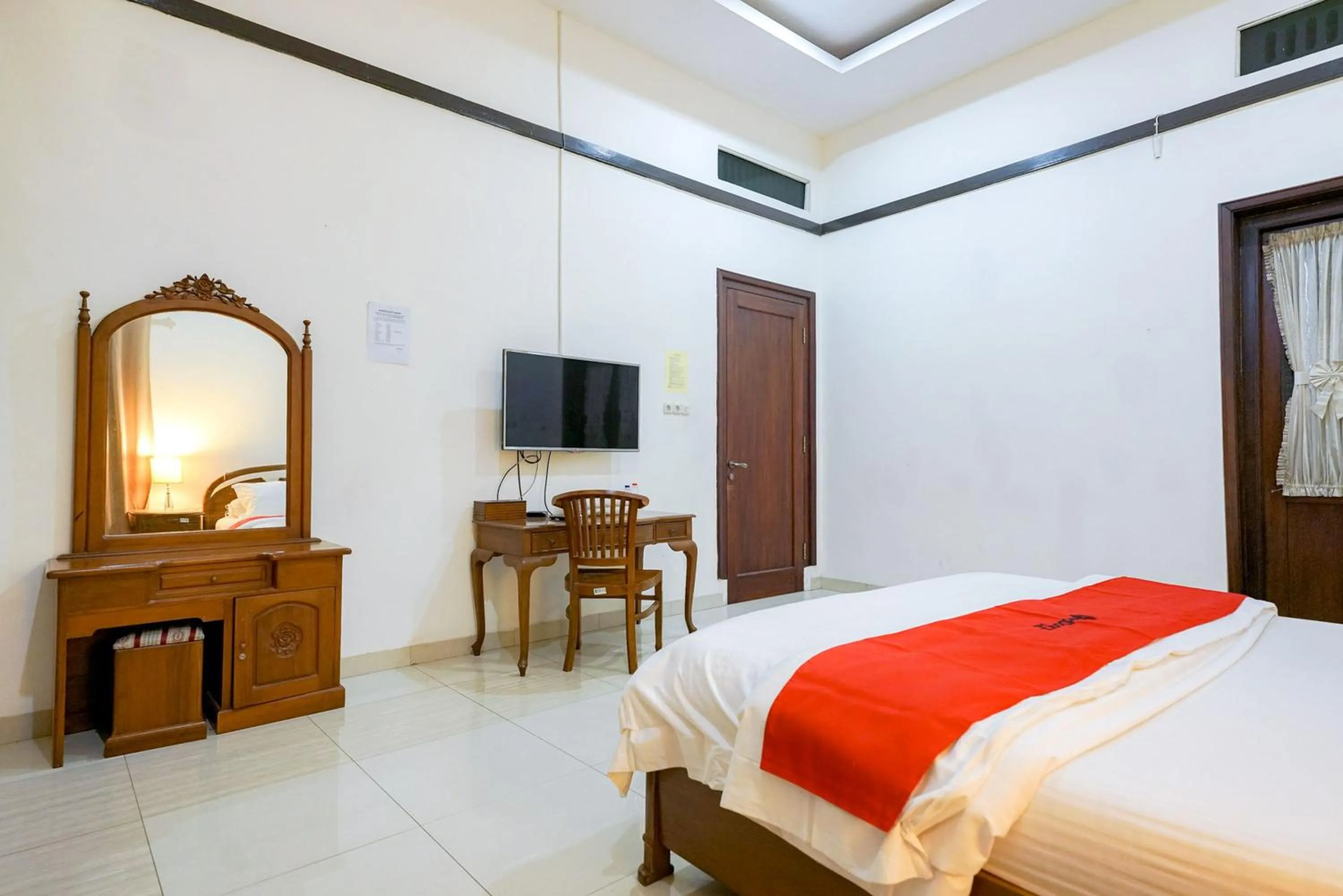 Bedroom, Bed in RedDoorz @ Avros Guest House Medan