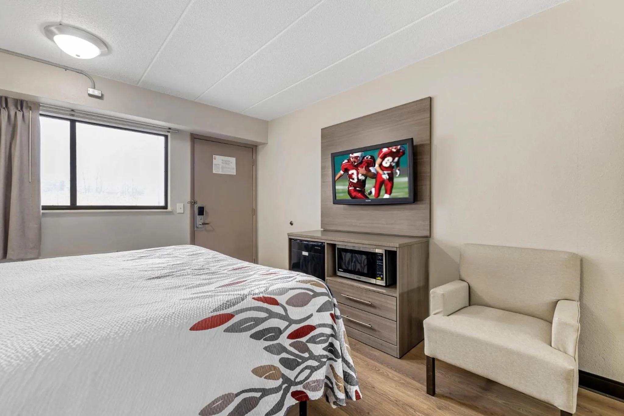 Bedroom, Bed in Red Roof Inn Parsippany