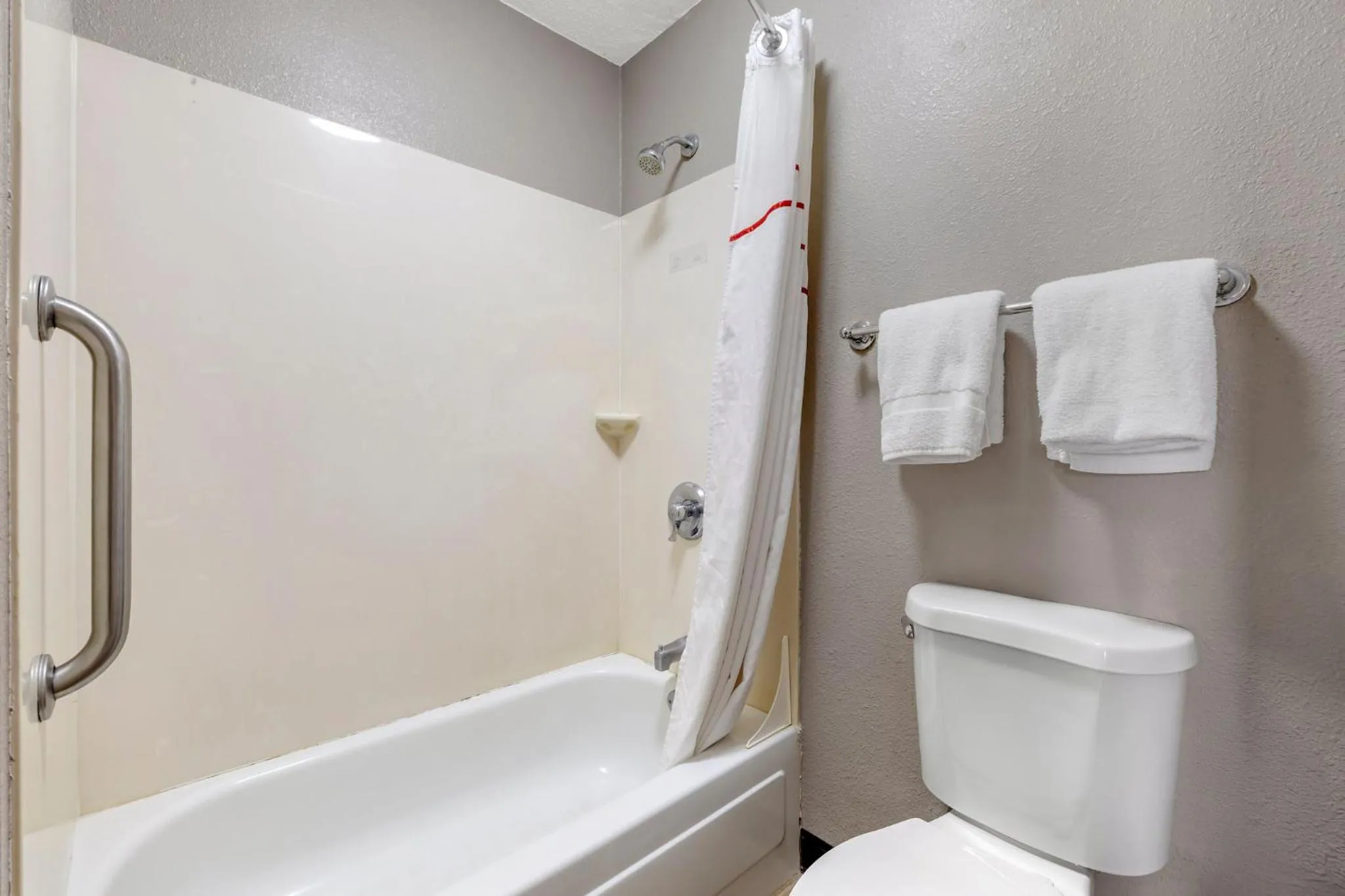 Bathroom in Red Roof Inn Parsippany