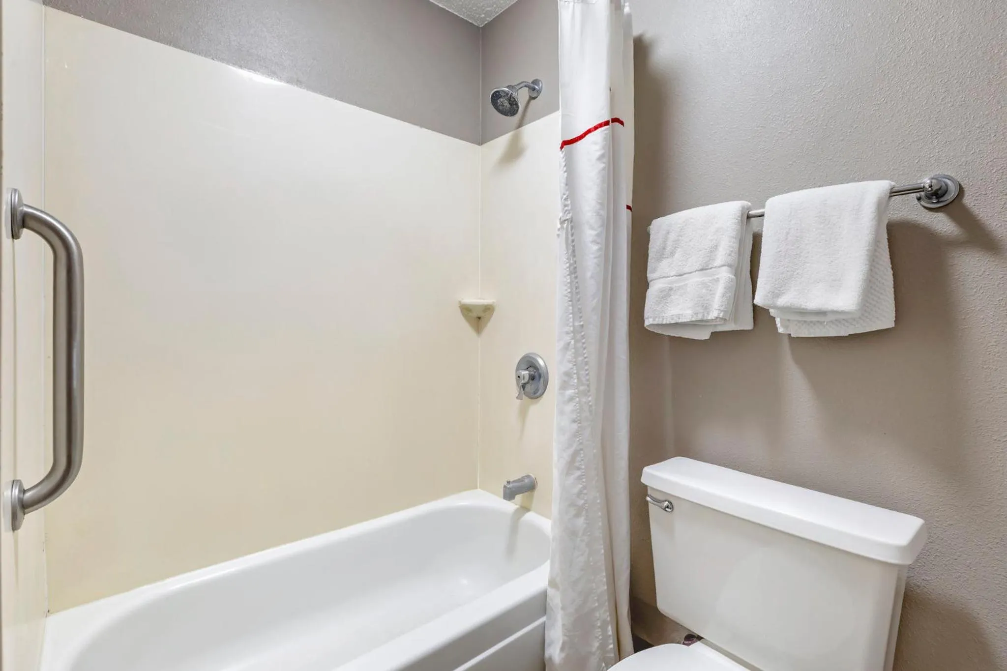 Bathroom in Red Roof Inn Parsippany