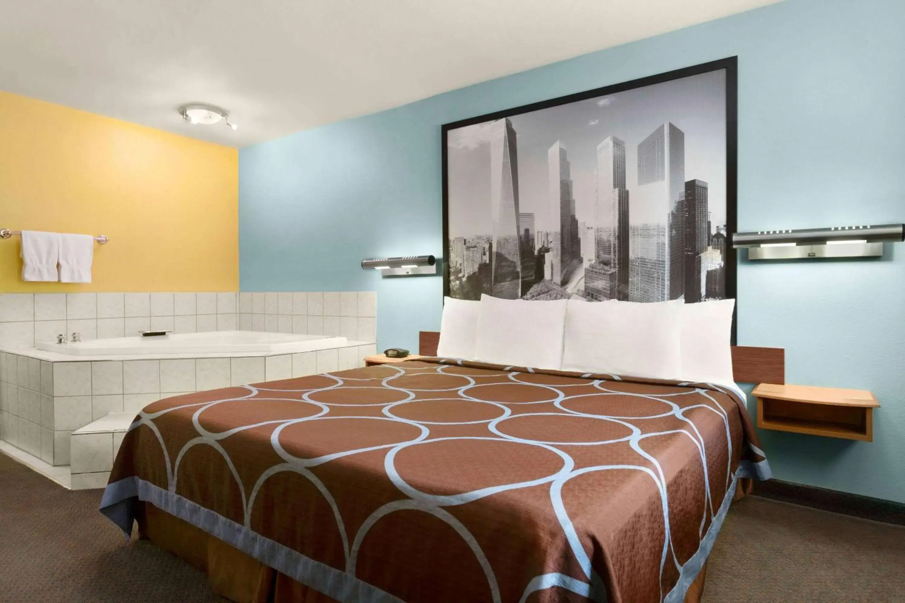 Photo of the whole room, Bed in Super 8 by Wyndham Findlay Photo of the whole room, Bed in Super 8 by Wyndham Findlay