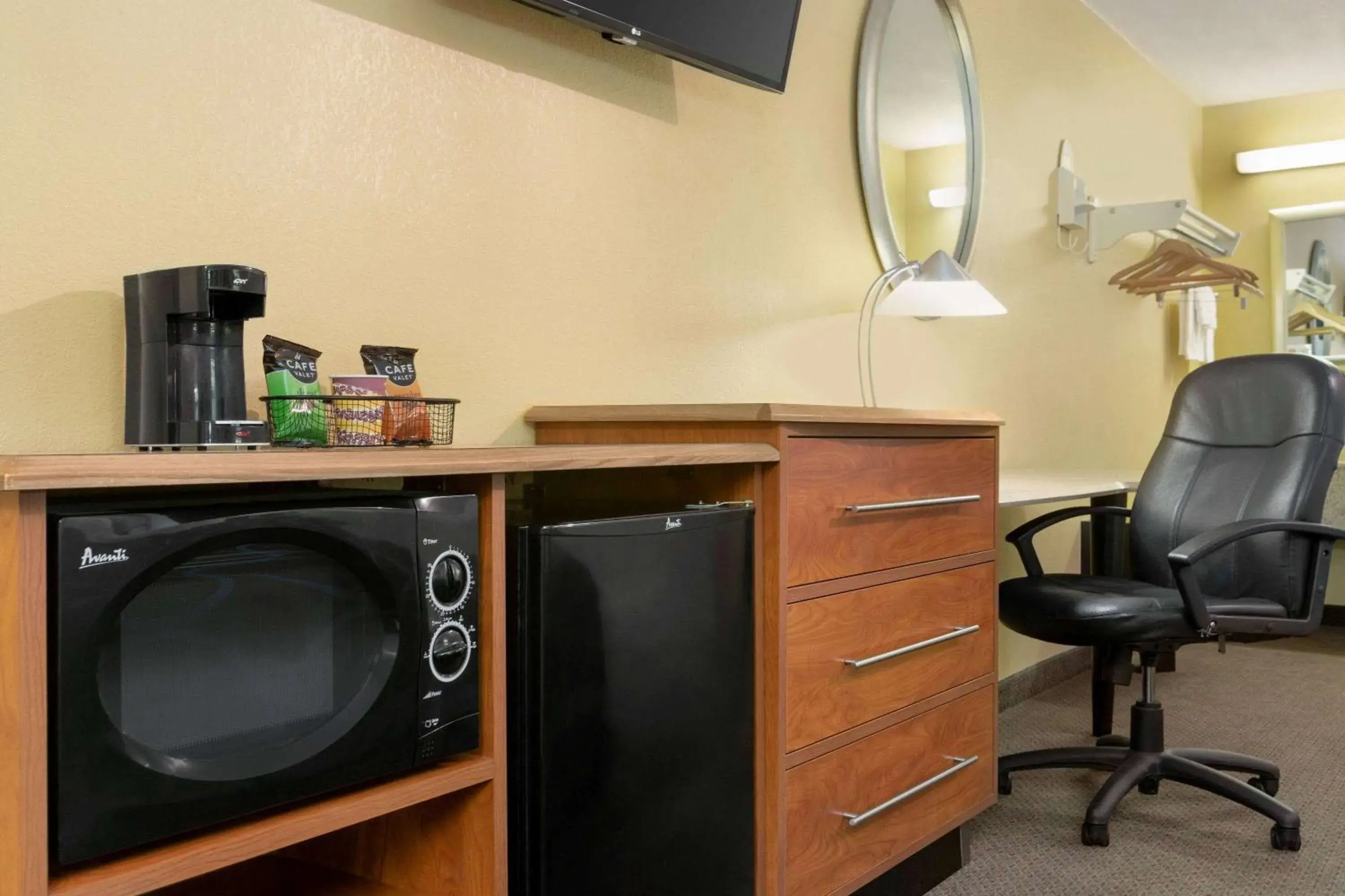 Photo of the whole room in Super 8 by Wyndham Findlay Photo of the whole room in Super 8 by Wyndham Findlay