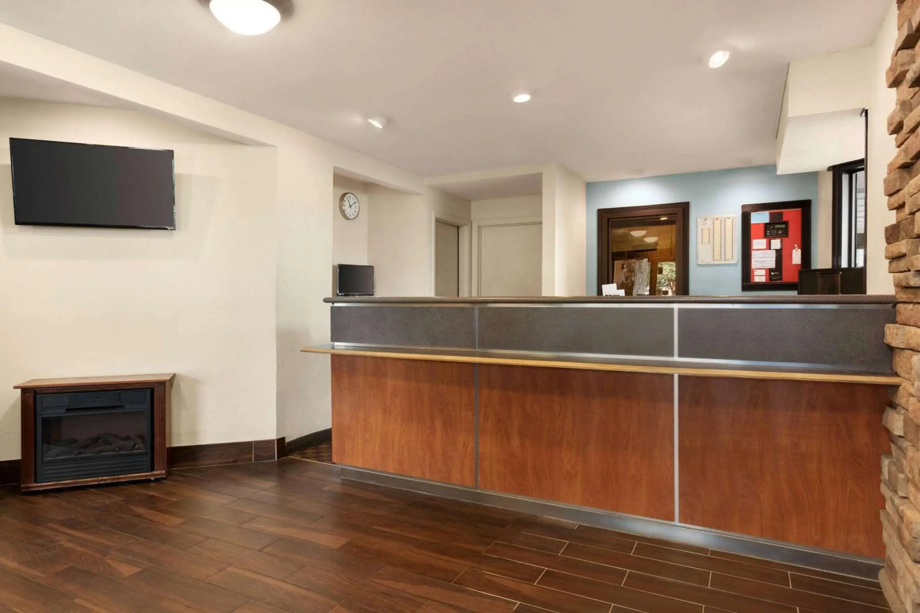 Lobby or reception in Super 8 by Wyndham Findlay Lobby or reception in Super 8 by Wyndham Findlay