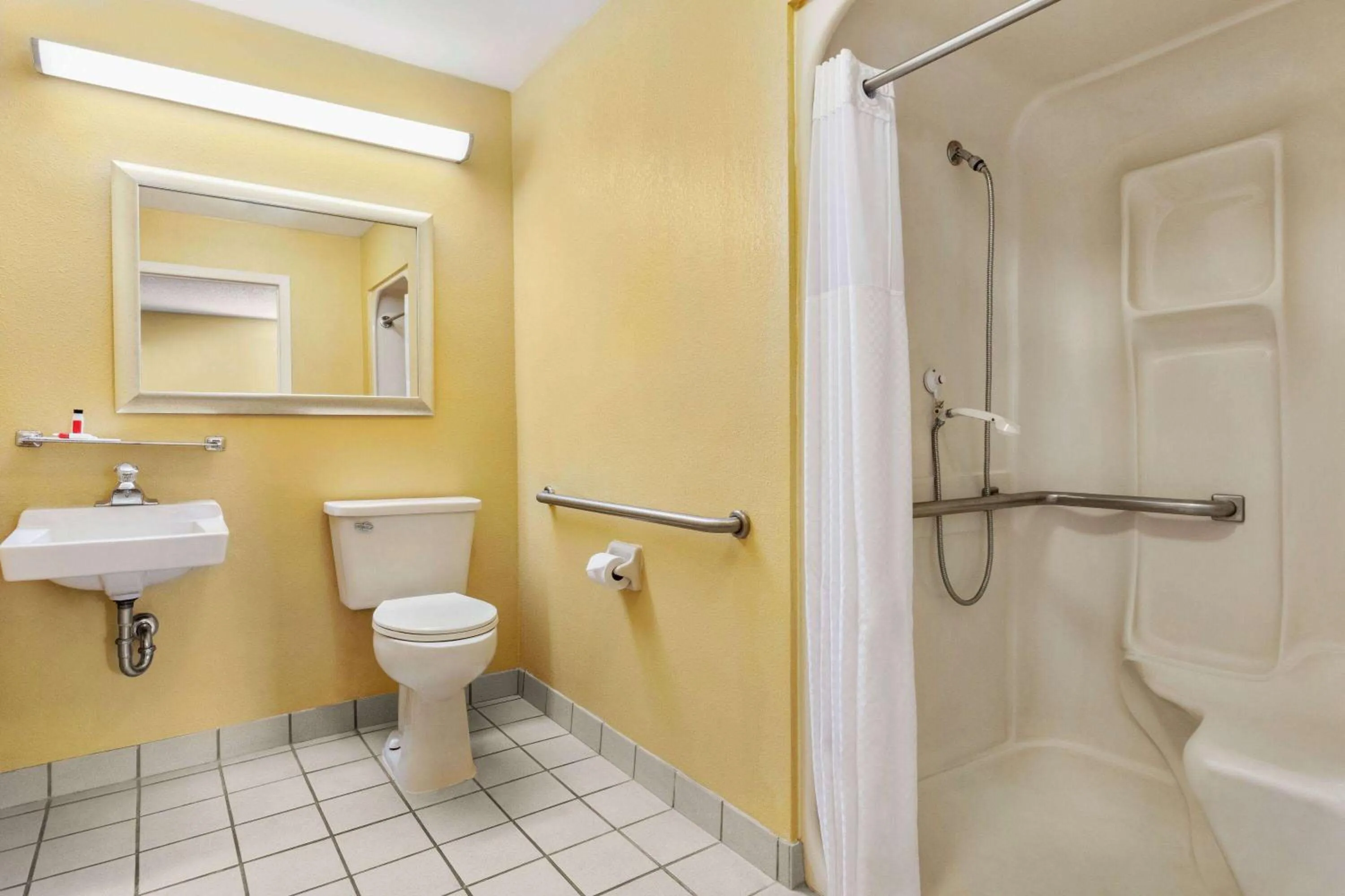 Bathroom in Super 8 by Wyndham Findlay