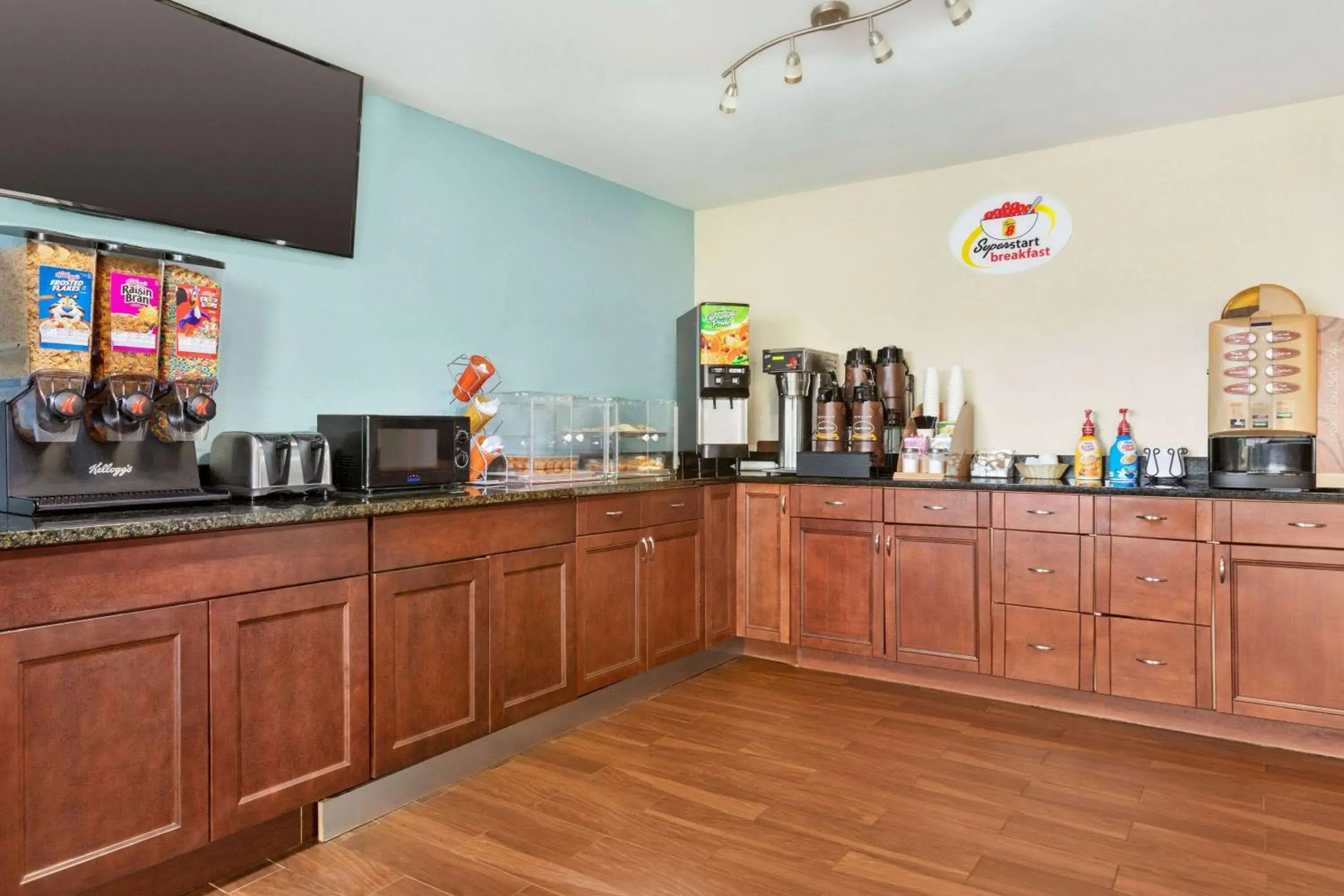 Breakfast in Super 8 by Wyndham Findlay Breakfast in Super 8 by Wyndham Findlay