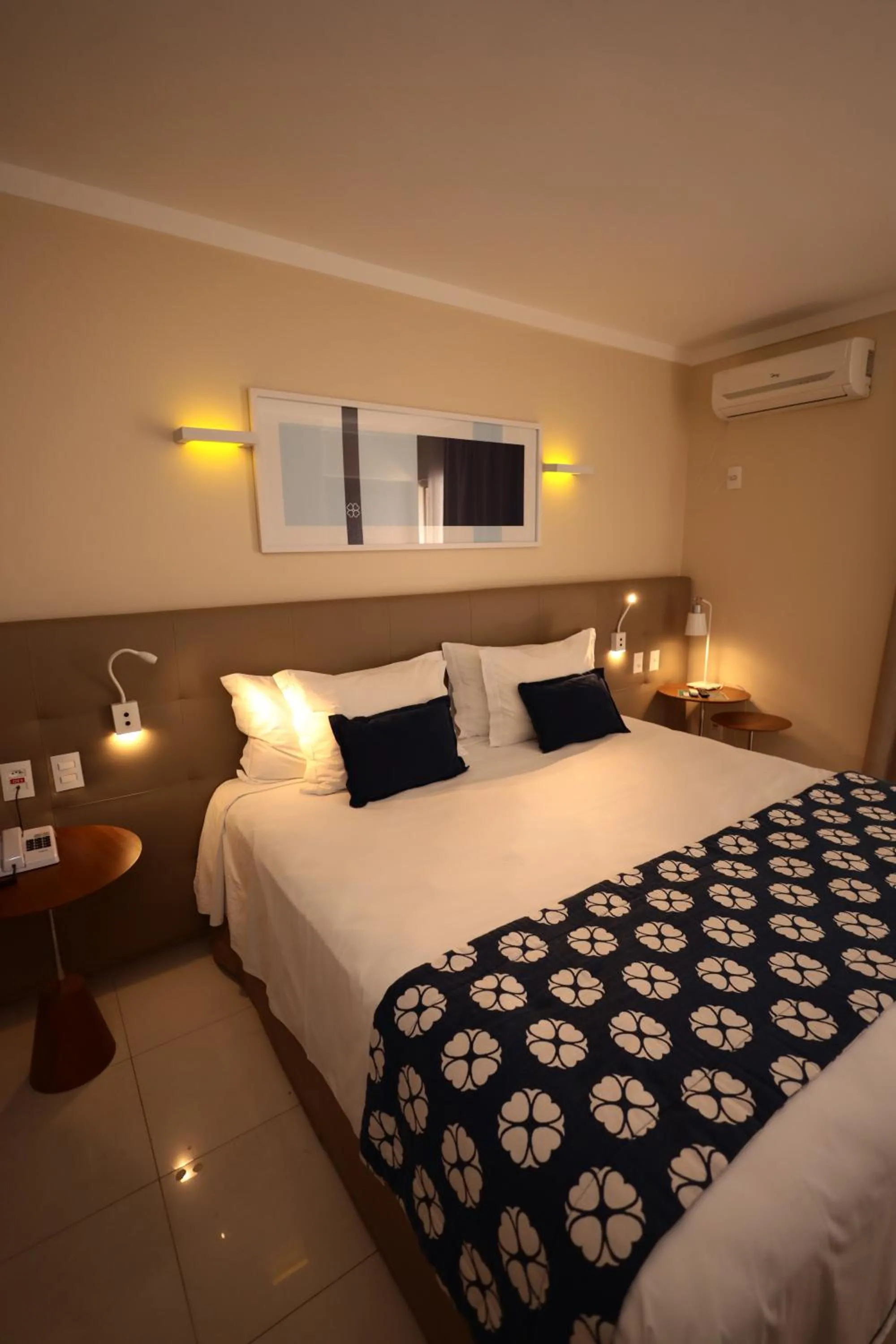 Bed in House Inn Hotel - Anashopping