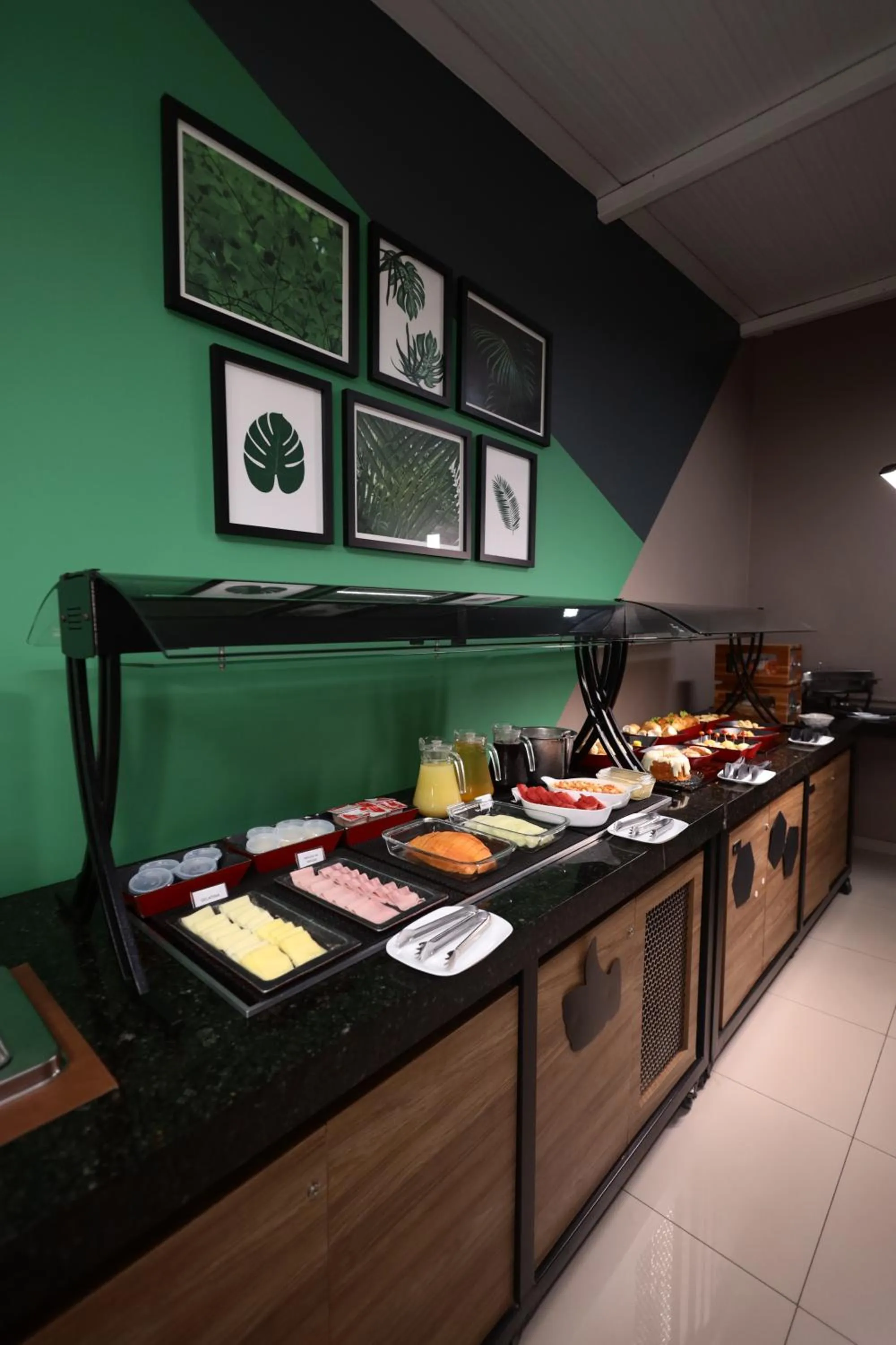 Food and drinks in House Inn Hotel - Anashopping