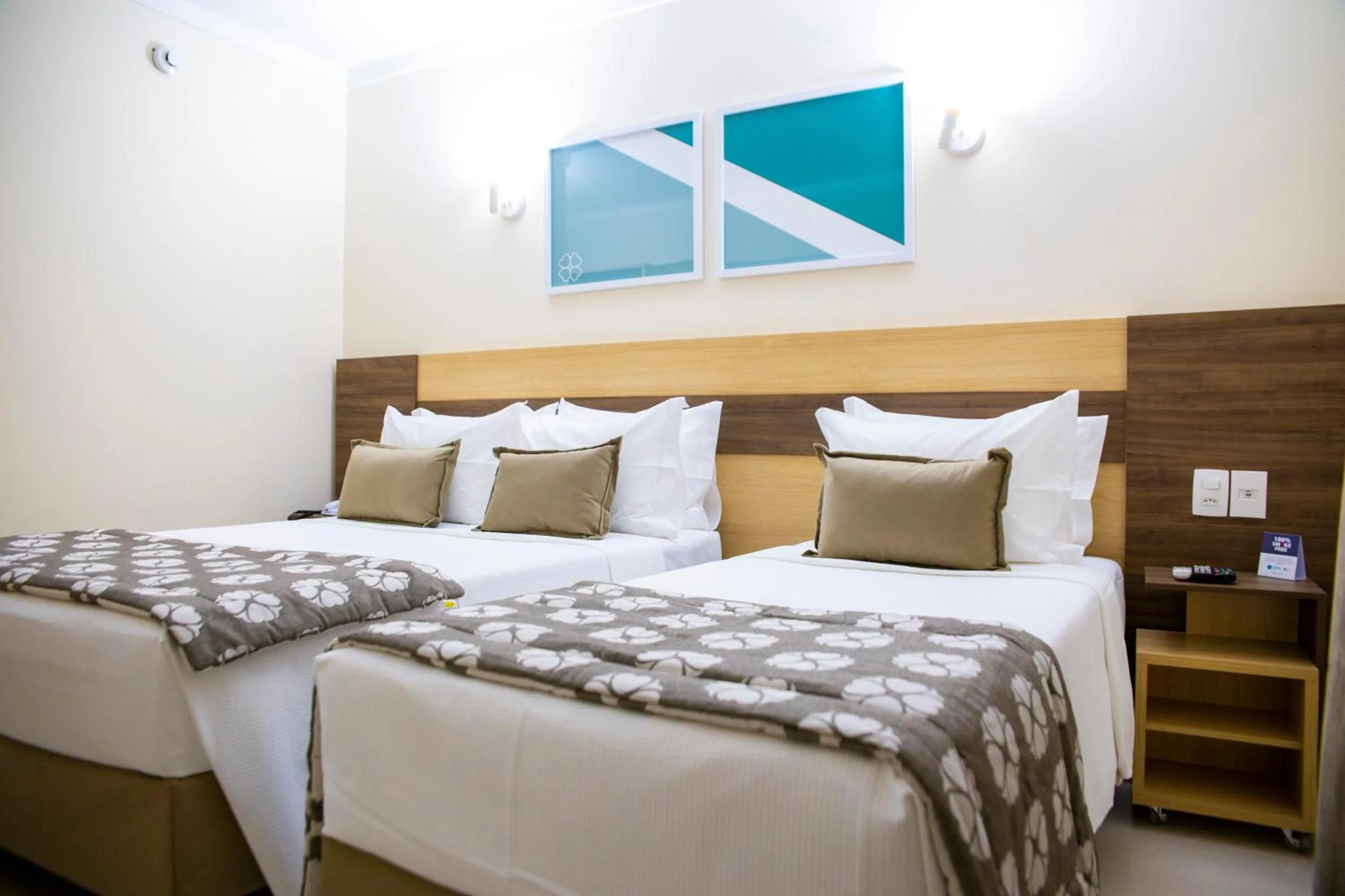 Family Room in House Inn Hotel - Anashopping
