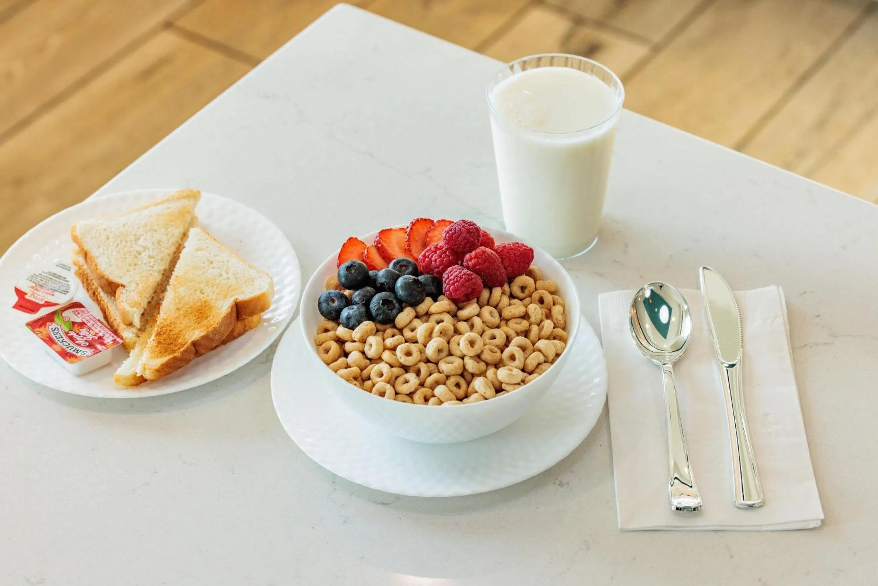 Breakfast in Comfort Inn & Suites Ventura Beach