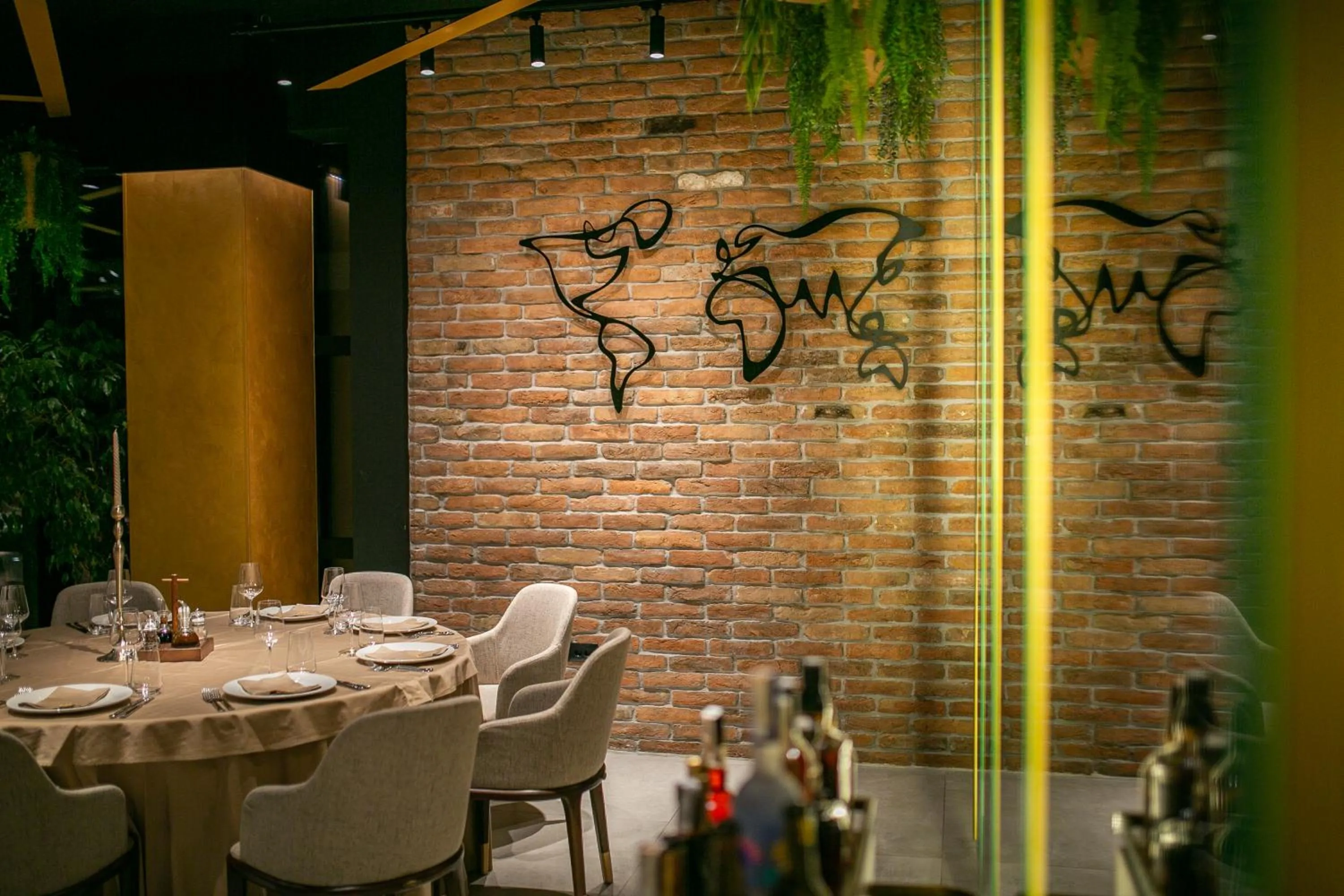 Restaurant/places to eat in Hotel Kole